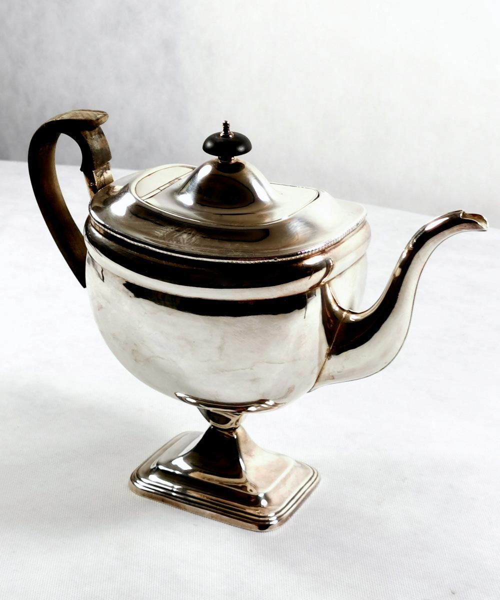 Simple and linear coffee pot in old Sheffield plate, the body is completely smooth and well designed, resting on a solid rectangular base, the spout is harmonious and slender, the handle is made of wood. The coffee pot do not present marks, but this
