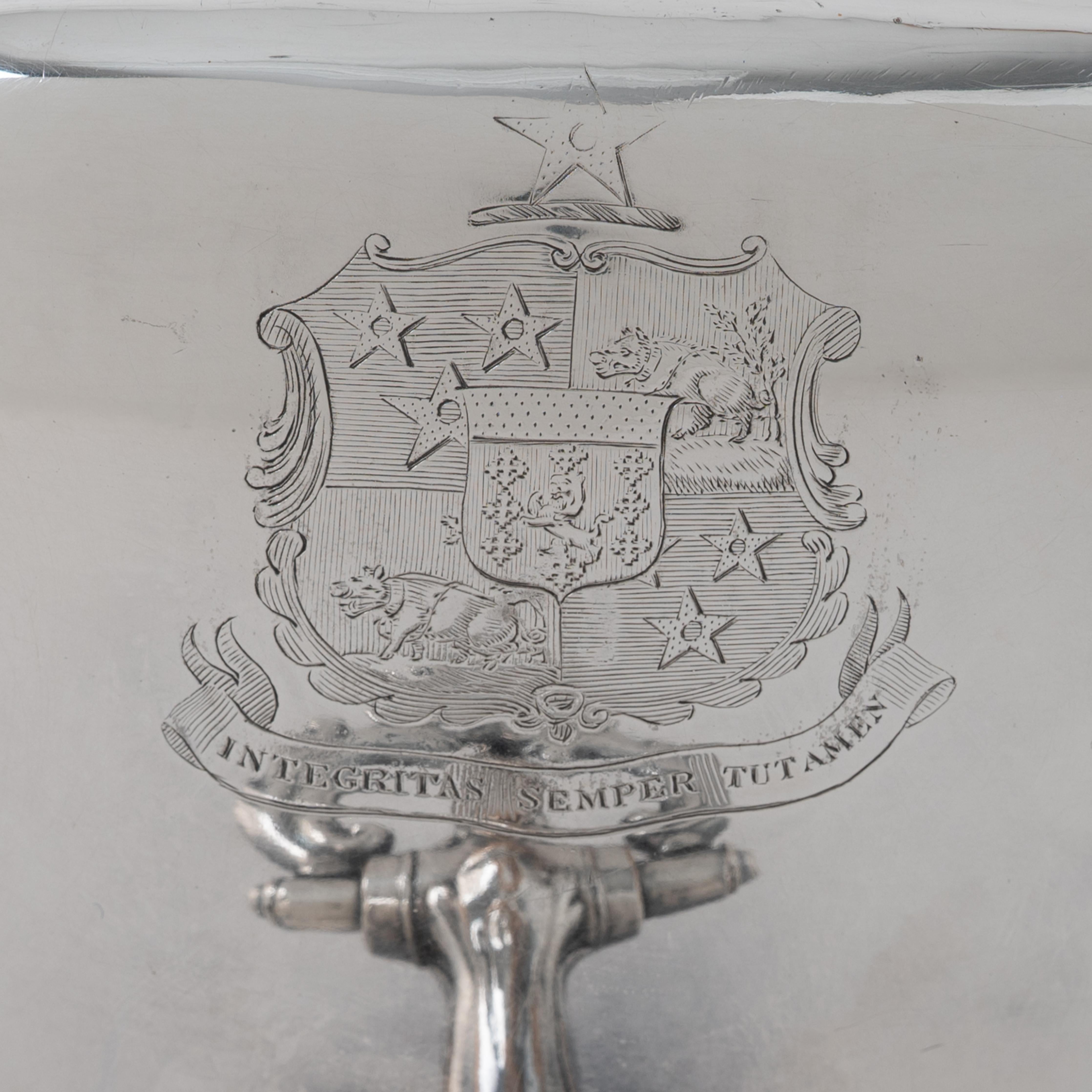 Inglese Vecchia urna per acqua calda di Sheffield, stemma della famiglia Harris, c.C. 1830 in vendita