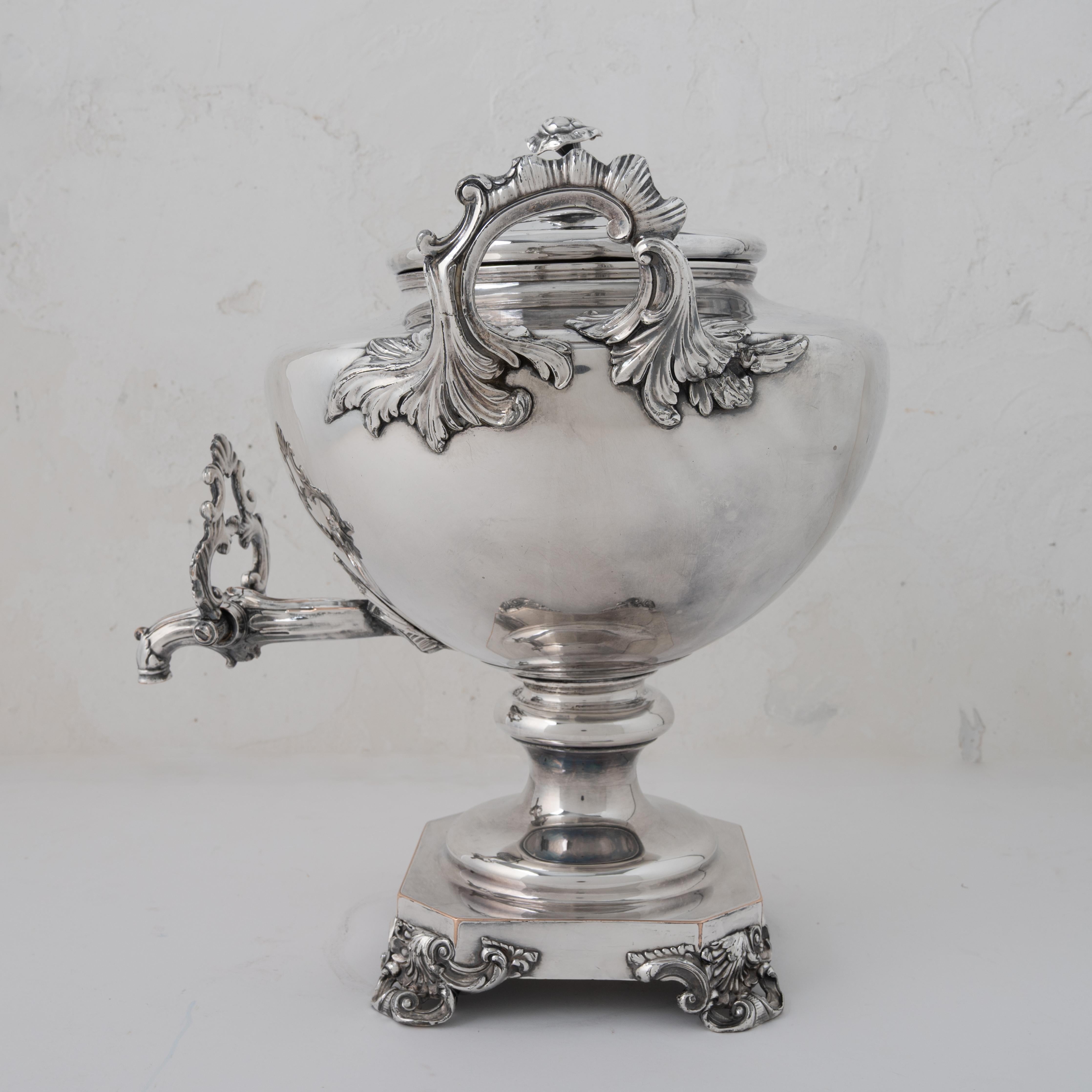 Vecchia urna per acqua calda di Sheffield, stemma della famiglia Harris, c.C. 1830 in vendita 2