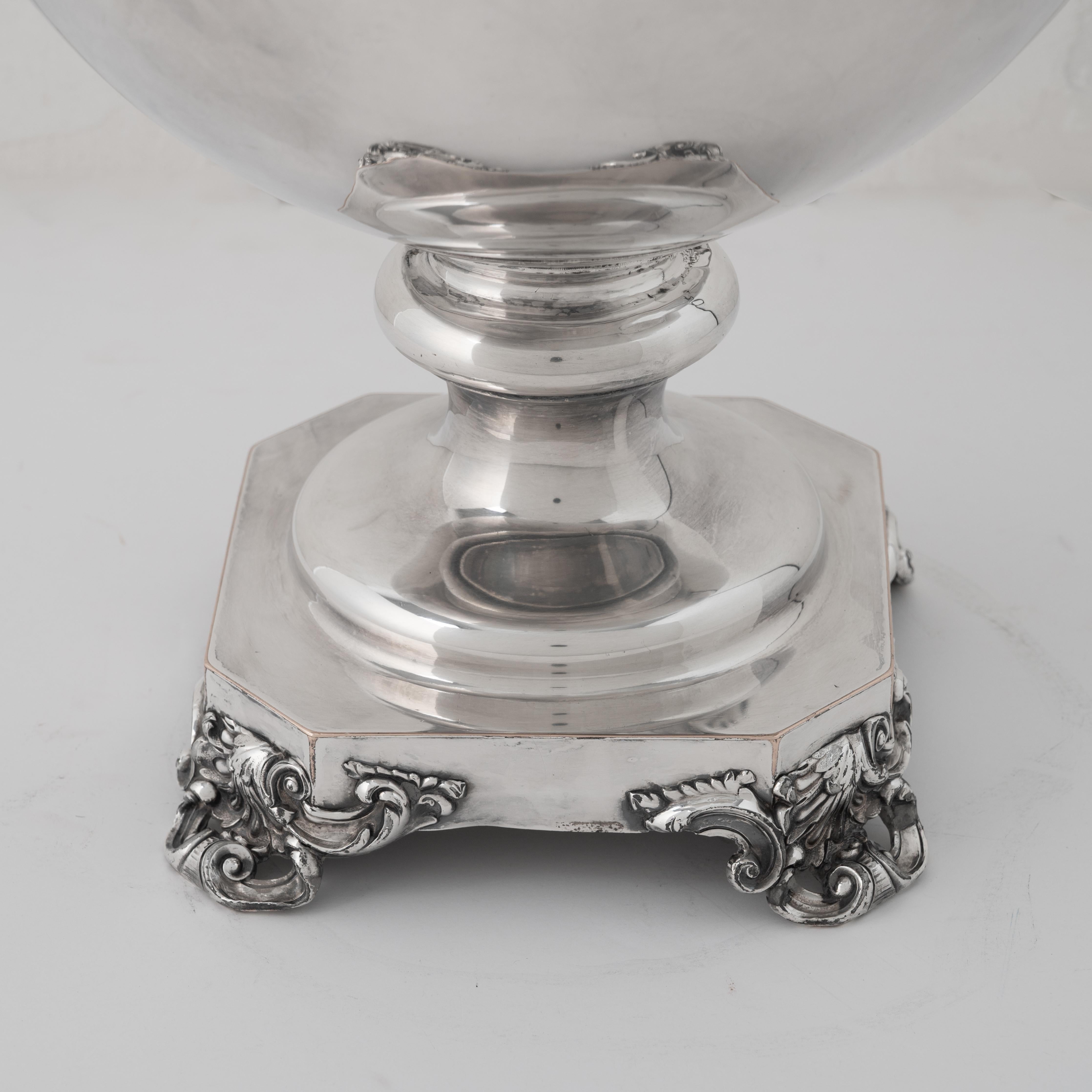 Vecchia urna per acqua calda di Sheffield, stemma della famiglia Harris, c.C. 1830 in vendita 4