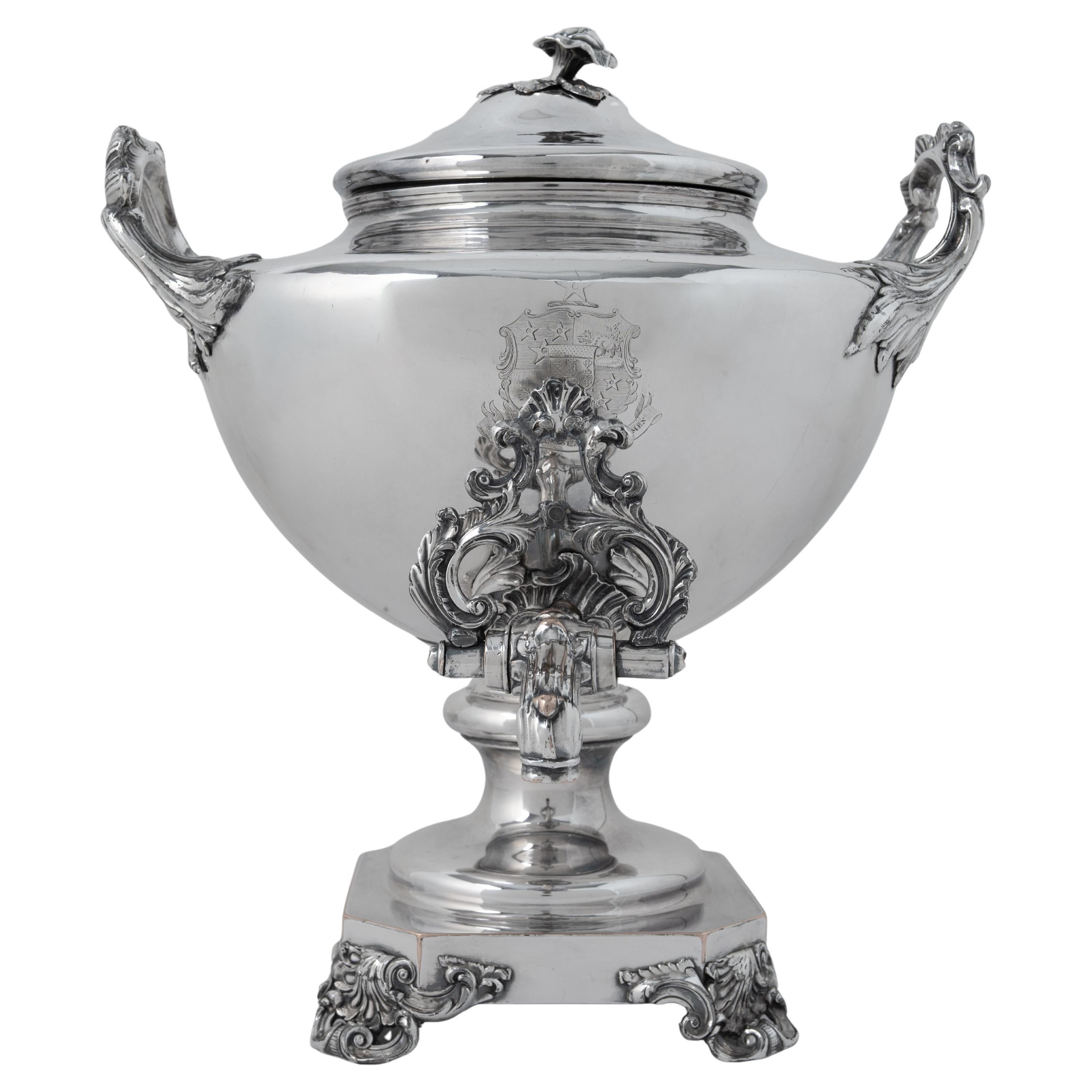 Vecchia urna per acqua calda di Sheffield, stemma della famiglia Harris, c.C. 1830