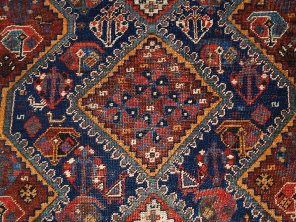 Old Shiraz-Teppich, Pfaue und Hühner, um 1920 (Stammeskunst) im Angebot