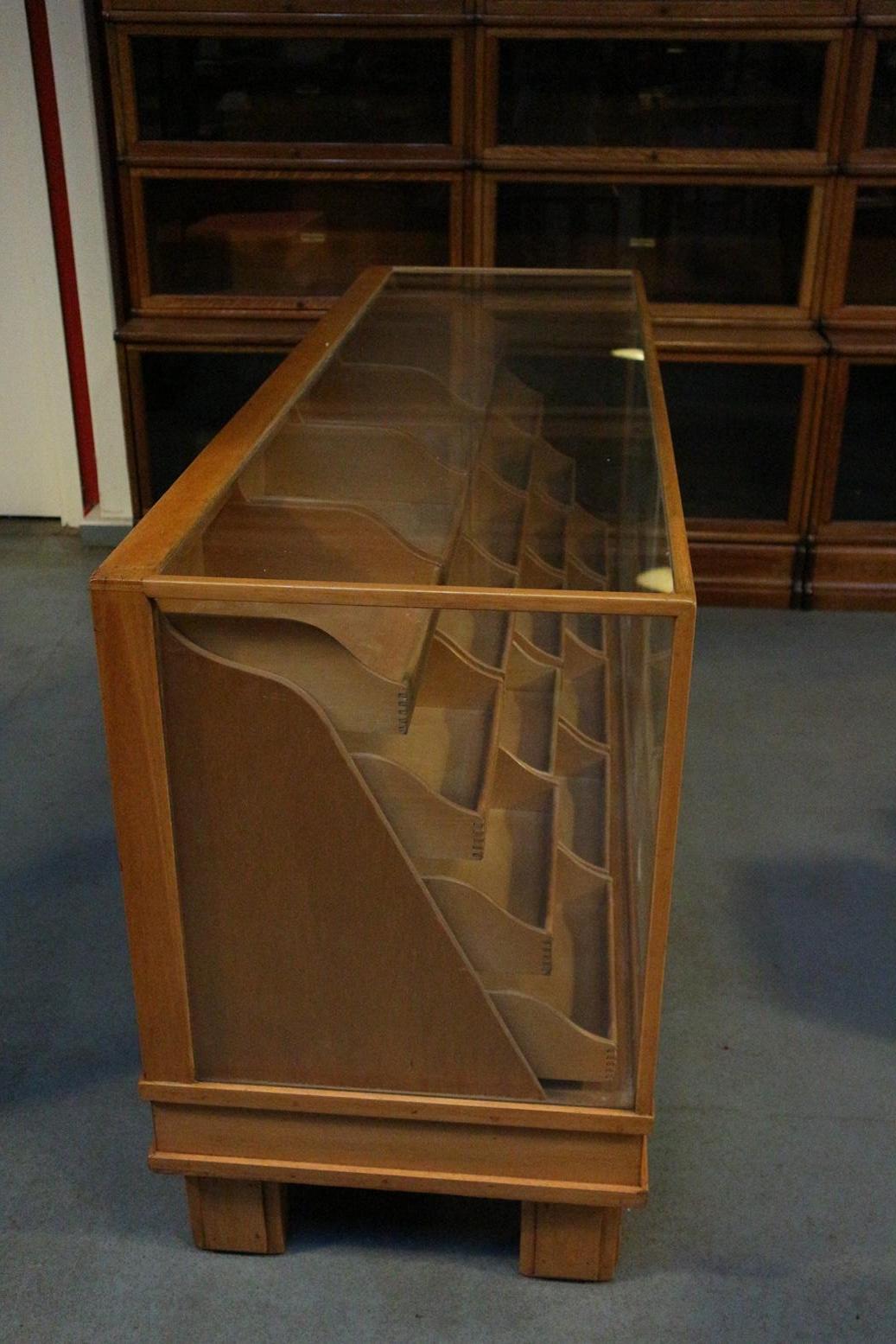 Old Shop Counter Display Case with 20 Drawers In Good Condition In Eindhoven, NL