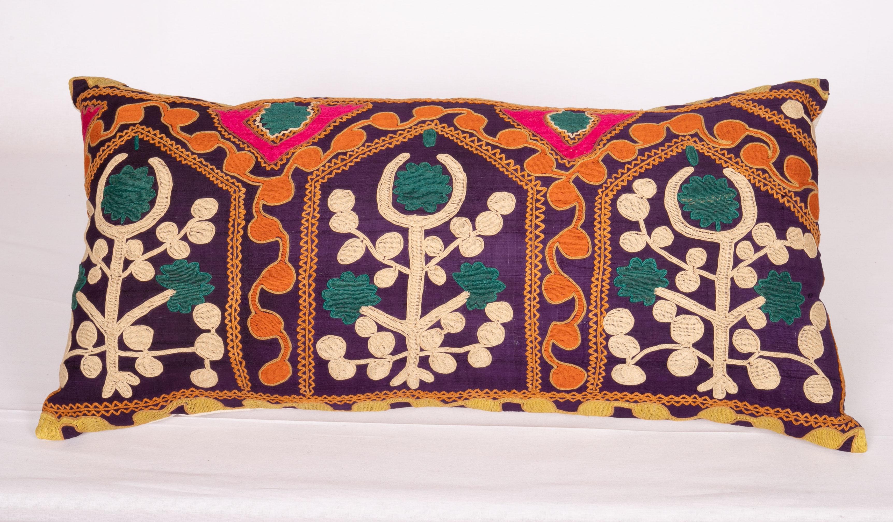 Ouzbek Boîtes d'oreillers Suzani en soie ancienne fabriquées à partir d'une Suzani du début du XXe siècle en vente