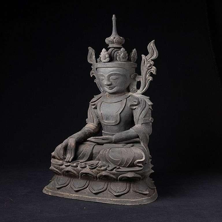 Material: lacquerware
98 cm high 
Weight: 7 kgs
Varada mudra
Originating from Burma
Middle 20th century
