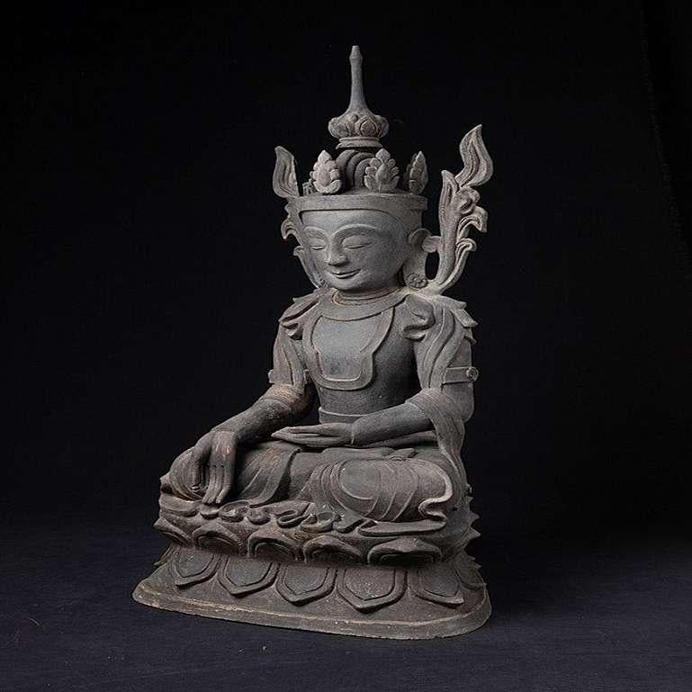 MATERIAL : laque.
98 cm de haut 
Poids : 7 kgs
Varada mudra
Originaire de Birmanie
Milieu du 20e siècle
