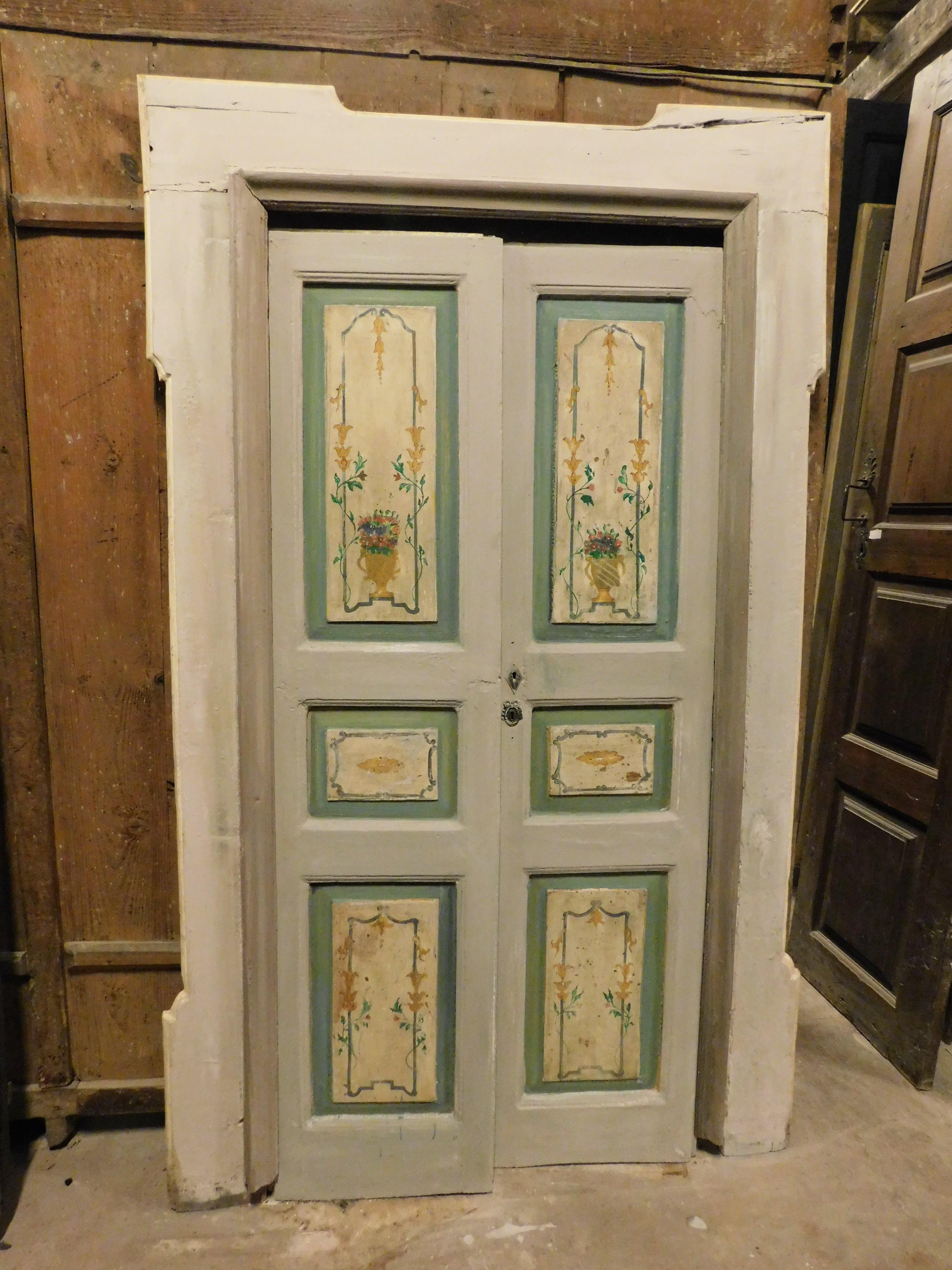 Antigua puerta doble pequeña, pintada con marco, Italia Italiano en venta