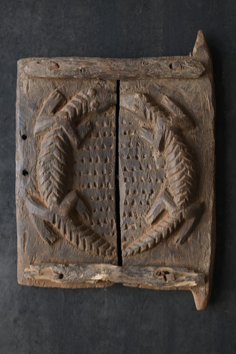 20th Century Old small wooden door of African Dogon granary/wall hanging object/20th century For Sale