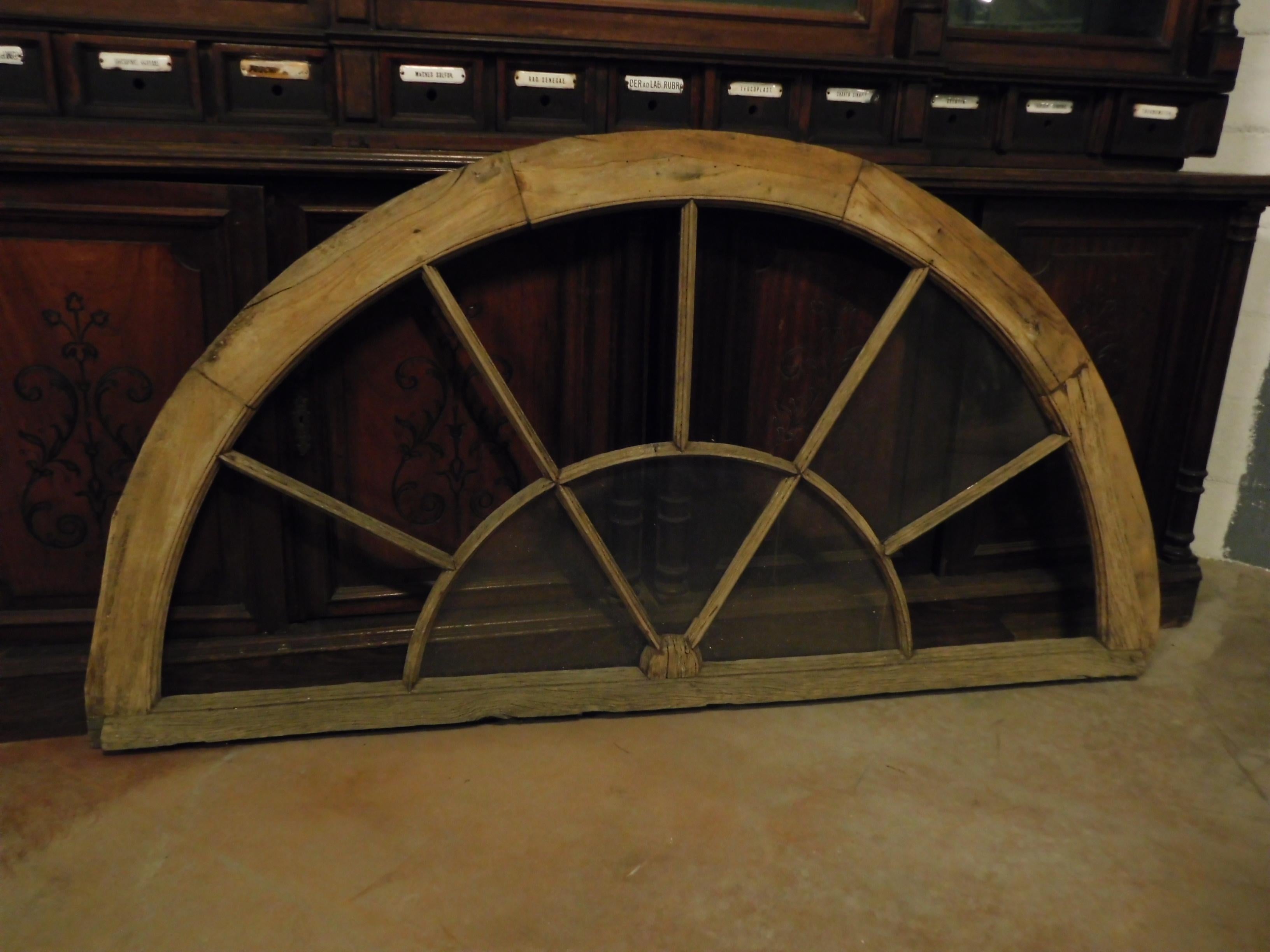 Altes Buntglasfenster:: Holz über Türlünette:: 20. Jahrhundert:: Italien (Europäisch) im Angebot