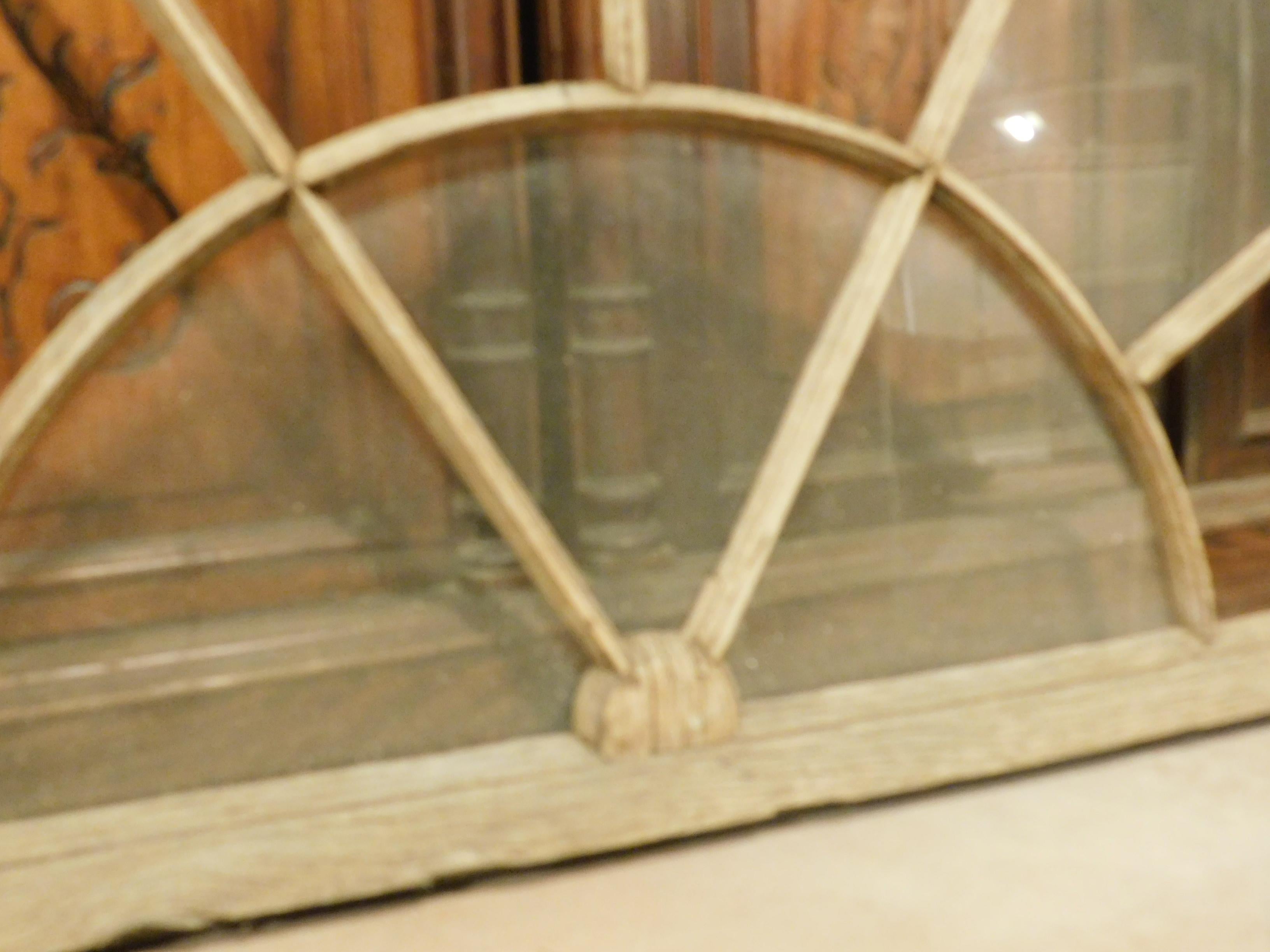 Altes Buntglasfenster:: Holz über Türlünette:: 20. Jahrhundert:: Italien im Angebot 1