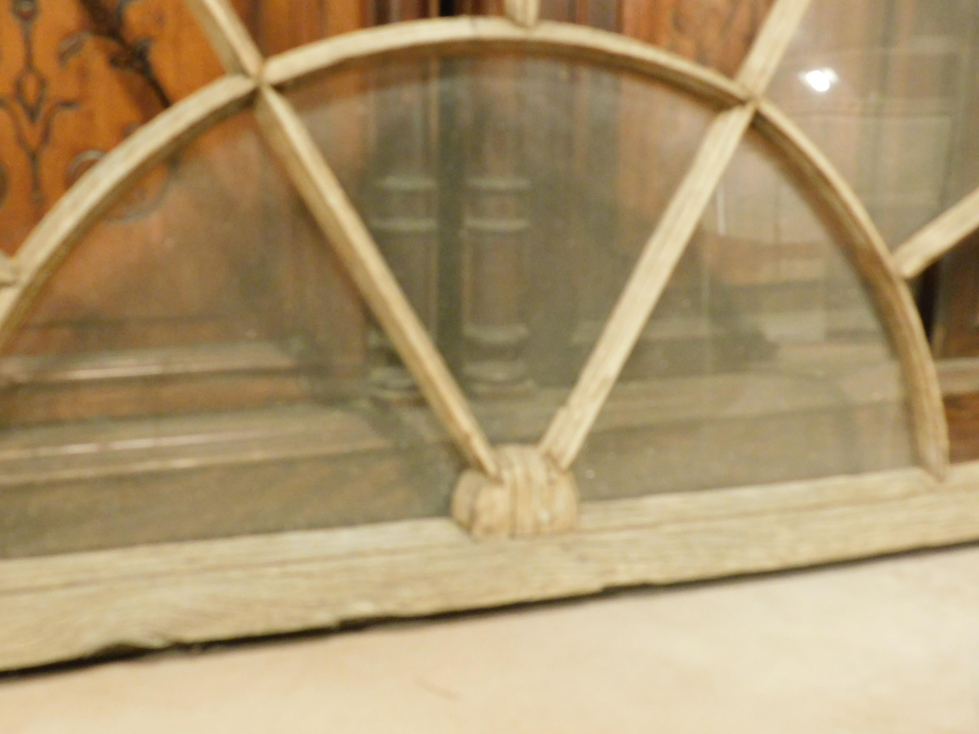 Altes Buntglasfenster:: Holz über Türlünette:: 20. Jahrhundert:: Italien im Angebot 3