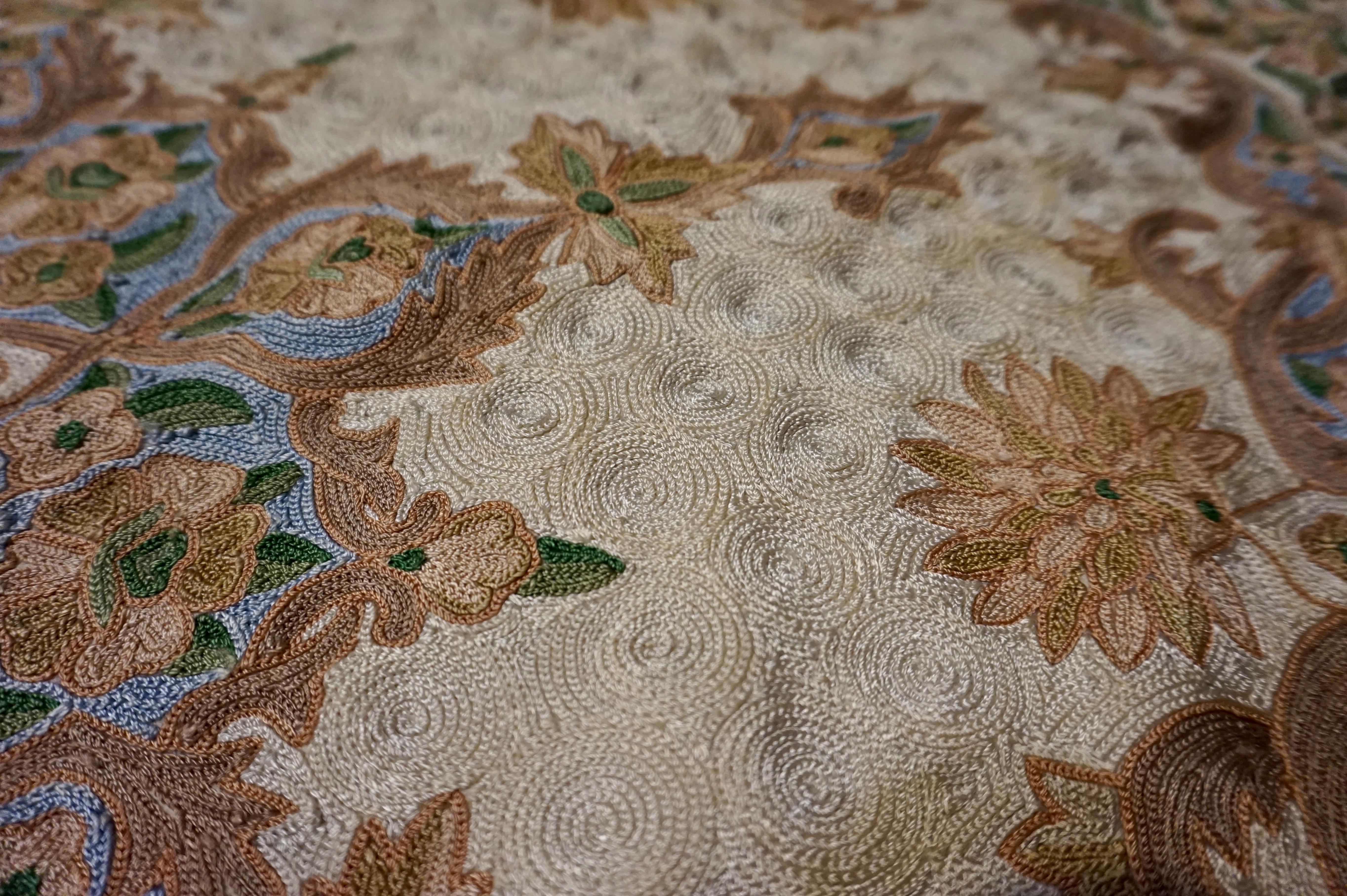 Tapisserie de tapisserie fine en soie sur coton fine avec points de chaîne Cachemire (années 1960) en vente 2