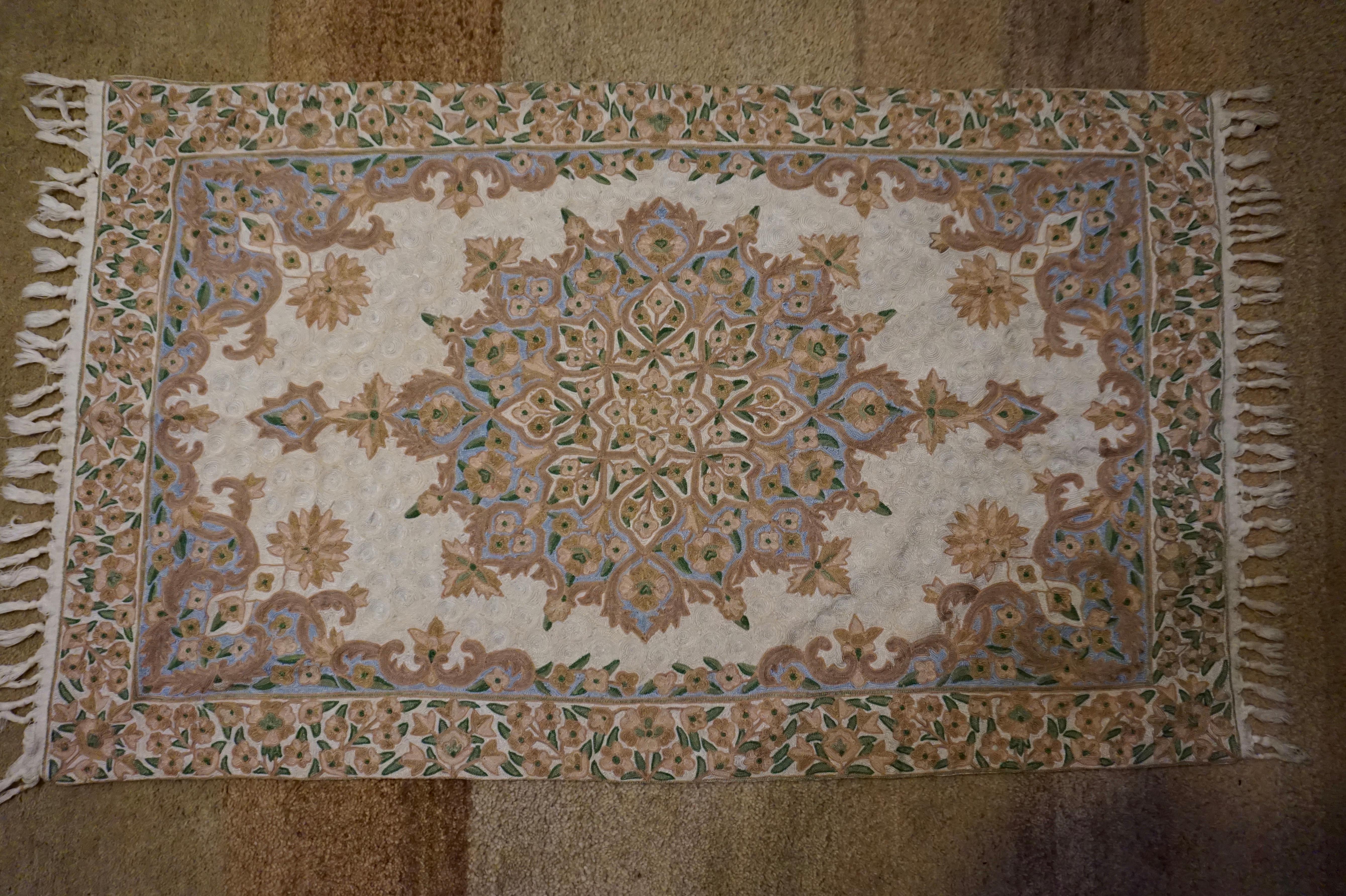 Milieu du XXe siècle Tapisserie de tapisserie fine en soie sur coton fine avec points de chaîne Cachemire (années 1960) en vente