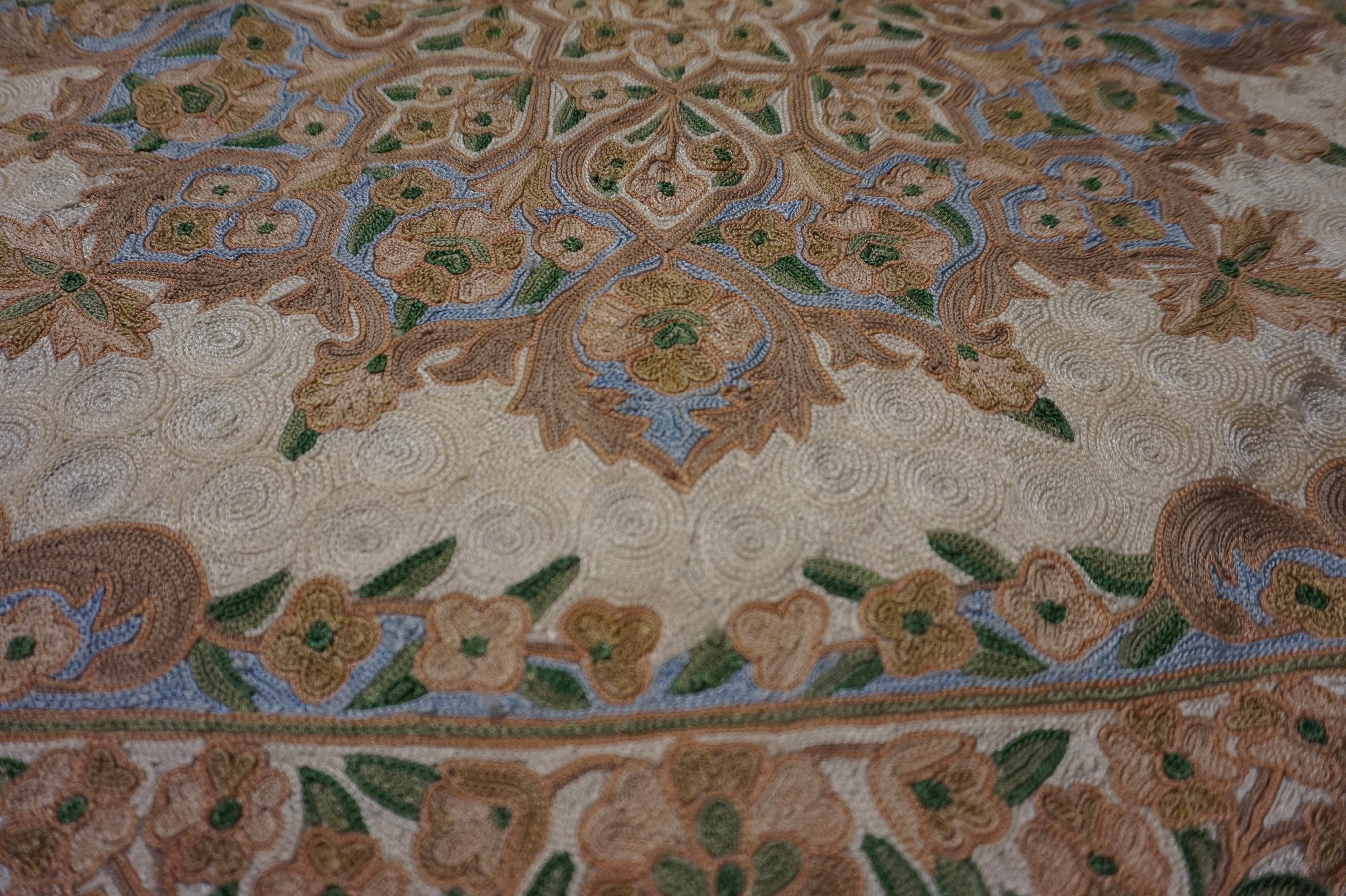 Tapisserie de tapisserie fine en soie sur coton fine avec points de chaîne Cachemire (années 1960) en vente 1