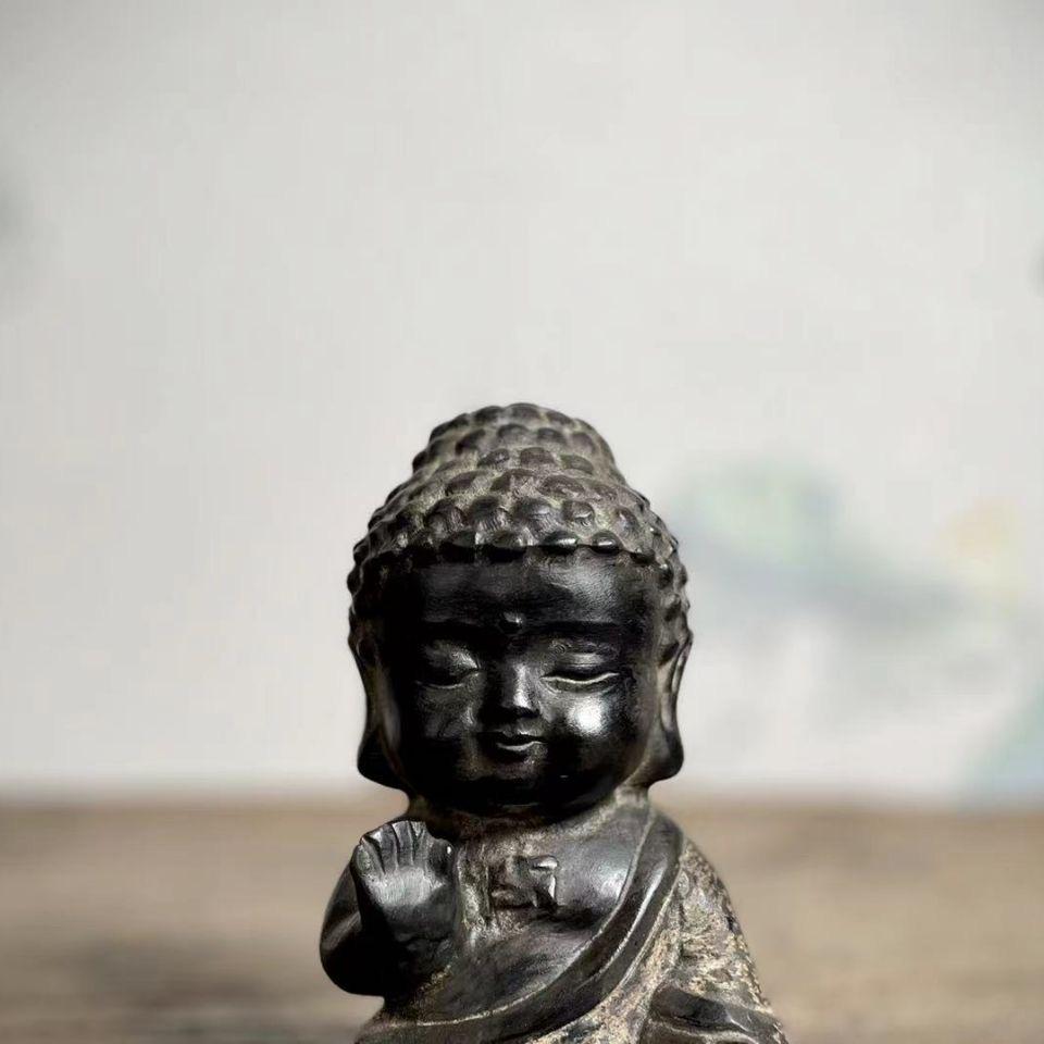 Statue de Bouddha Sakyamuni assis en pierre ancienne sculptée en vente 3