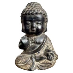 Geschnitzte junge Sakyamuni-Buddha-Statue aus altem Stein
