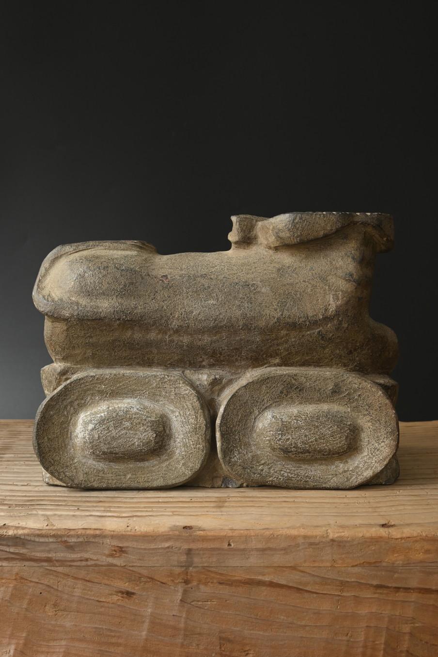 Old stone cow figurine from Korea or Japan/Before the 19th century/Deified cow For Sale 2