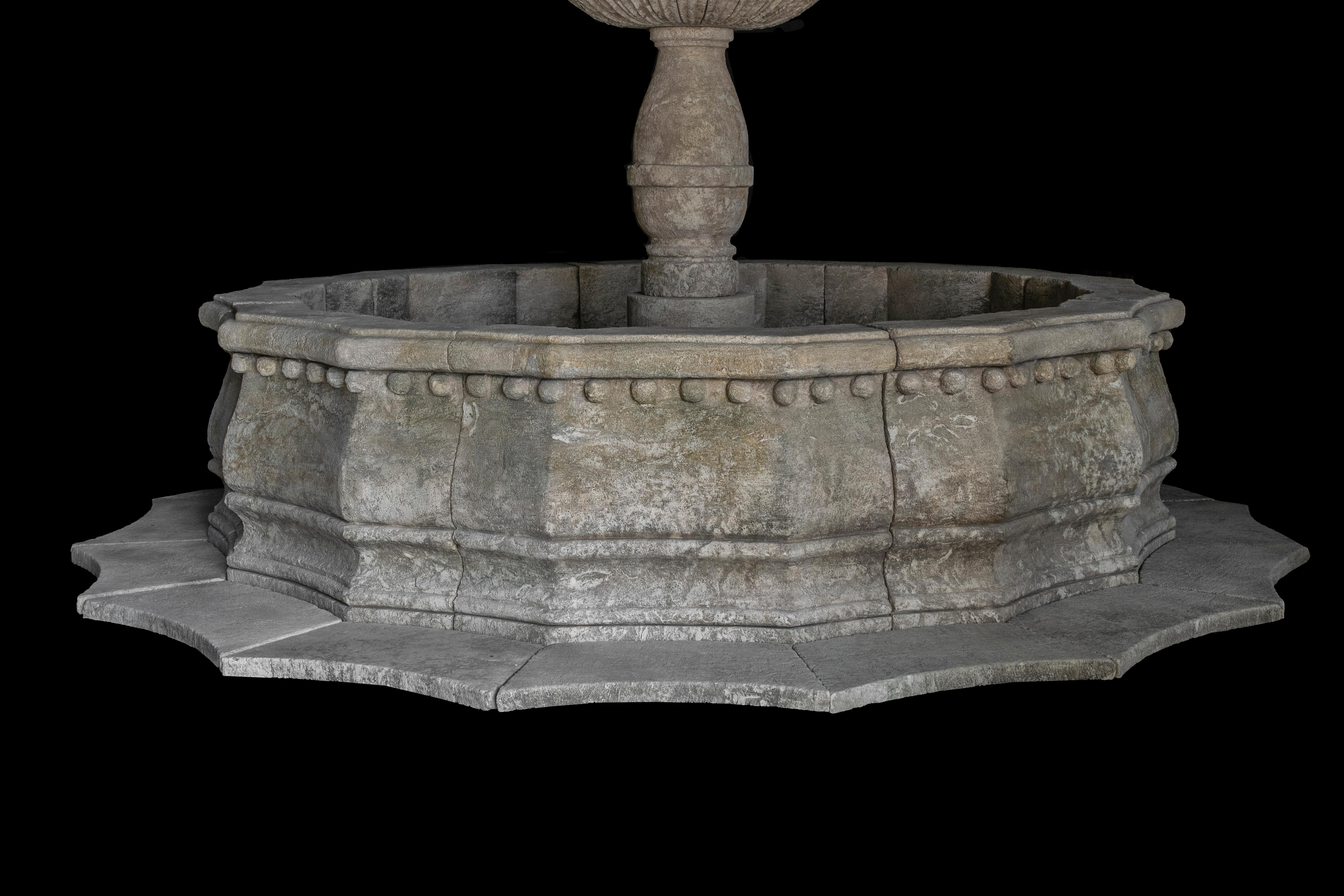 Sculpté à la main Ancienne fontaine en pierre - Fontaine de piscine en pierre calcaire - Fontaine de jardin antique