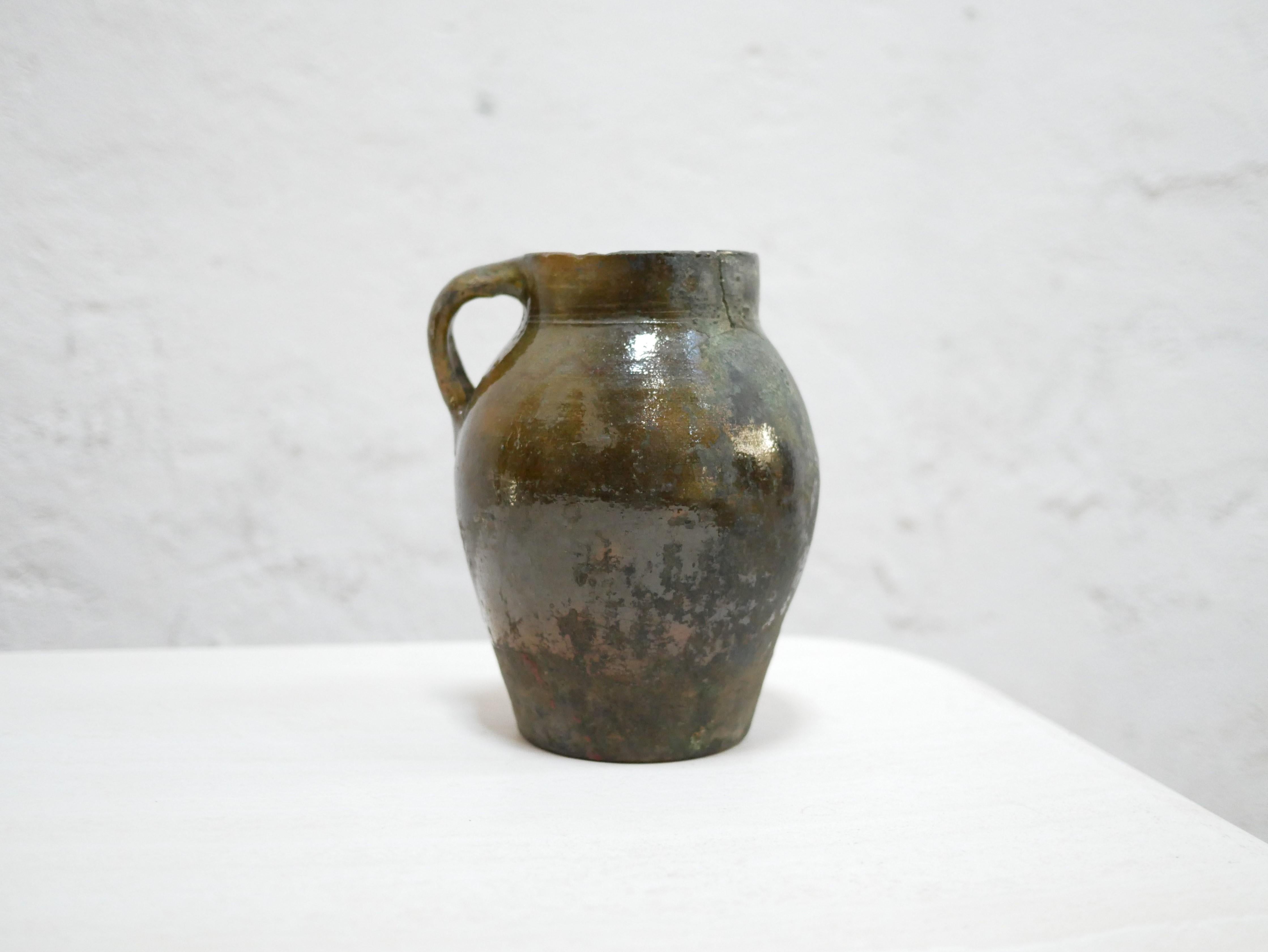 Old stoneware pot For Sale 7