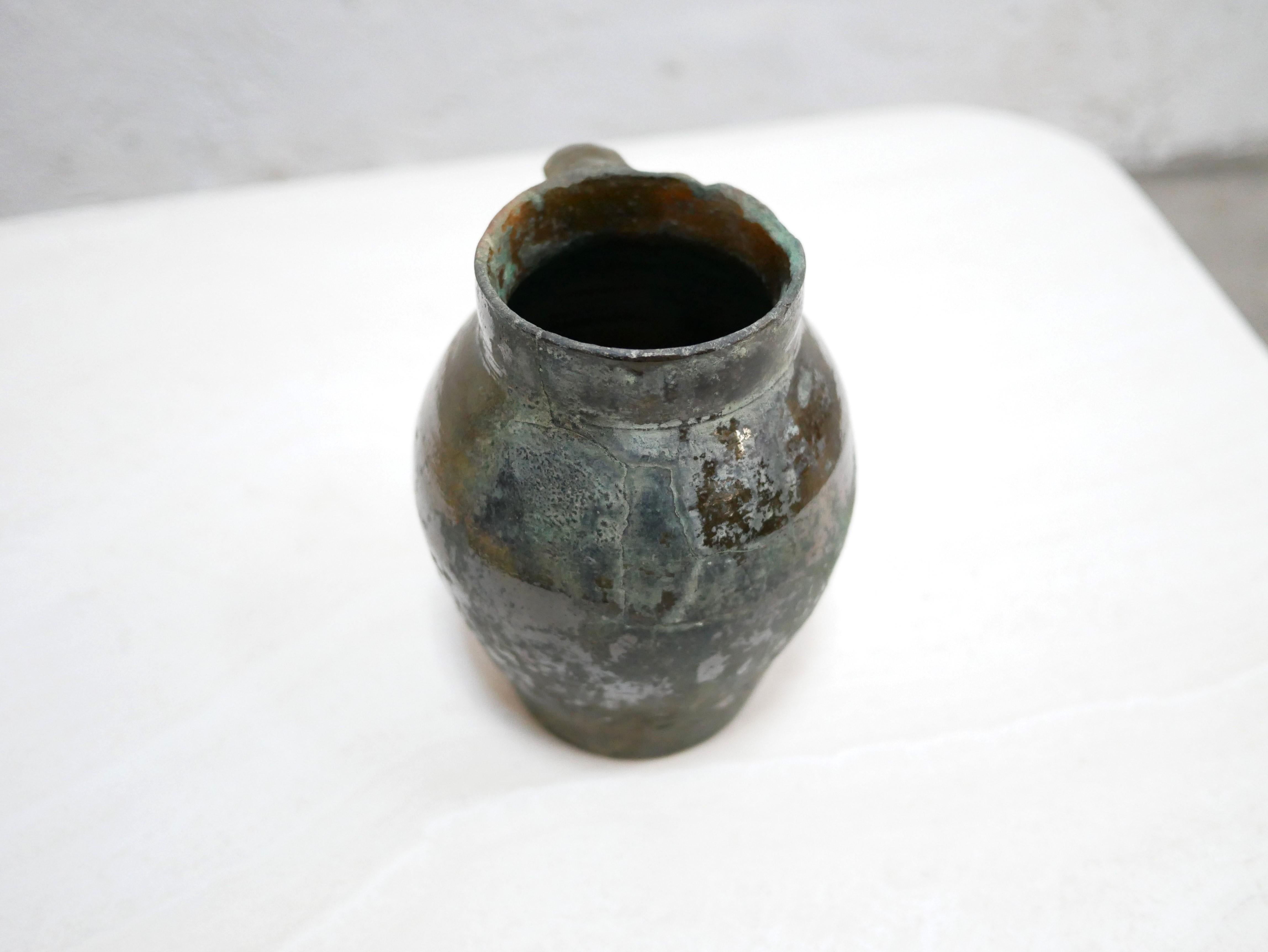 Old stoneware pot In Fair Condition In AIGNAN, FR
