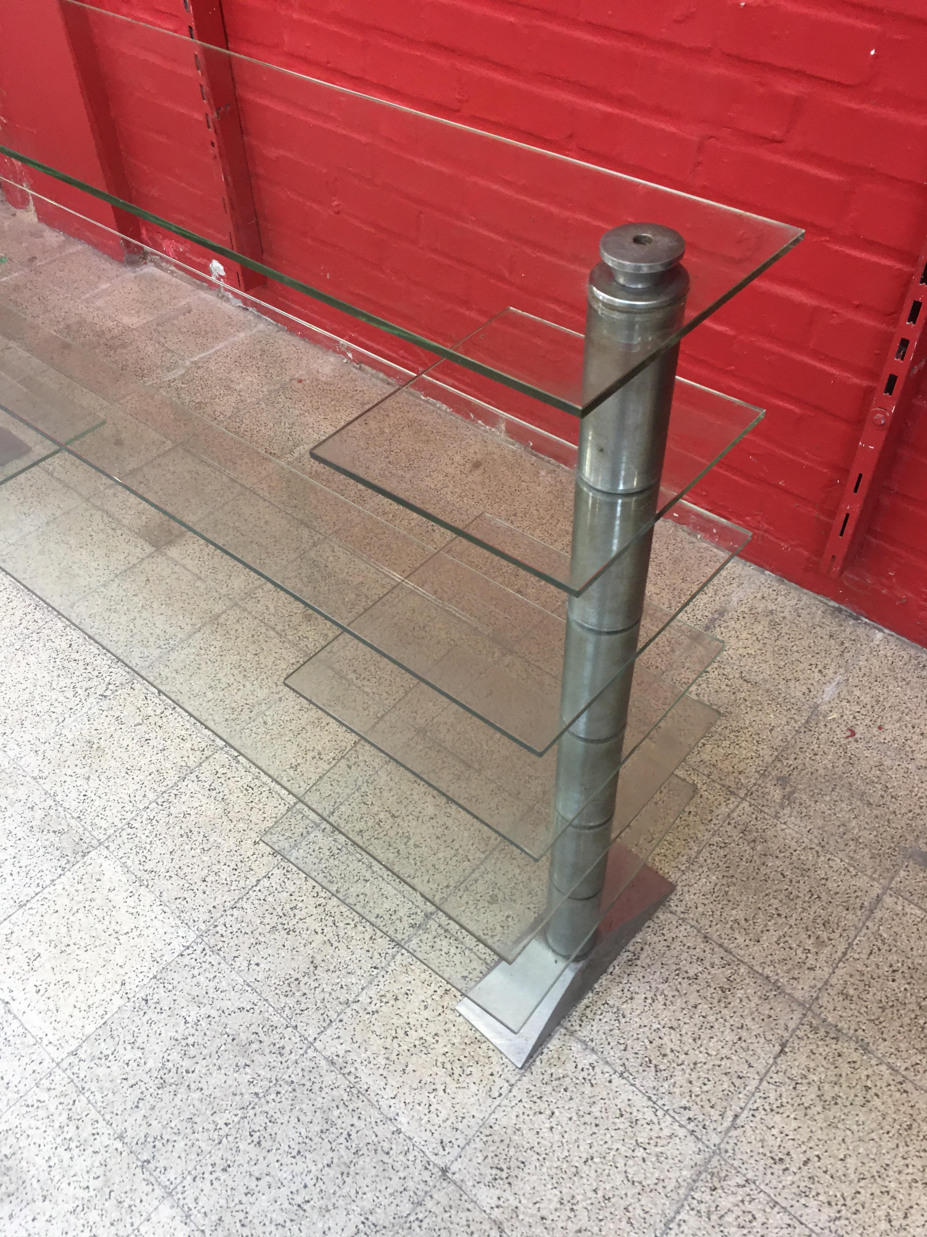 Old store shelf, Art Deco period, steel and safety glass, circa 1930
these shelves were often used in bakeries or other stores.
Often used on a counter, or in a shop window.
Authentic and in very good condition.
The 3 large shelves are fixed,