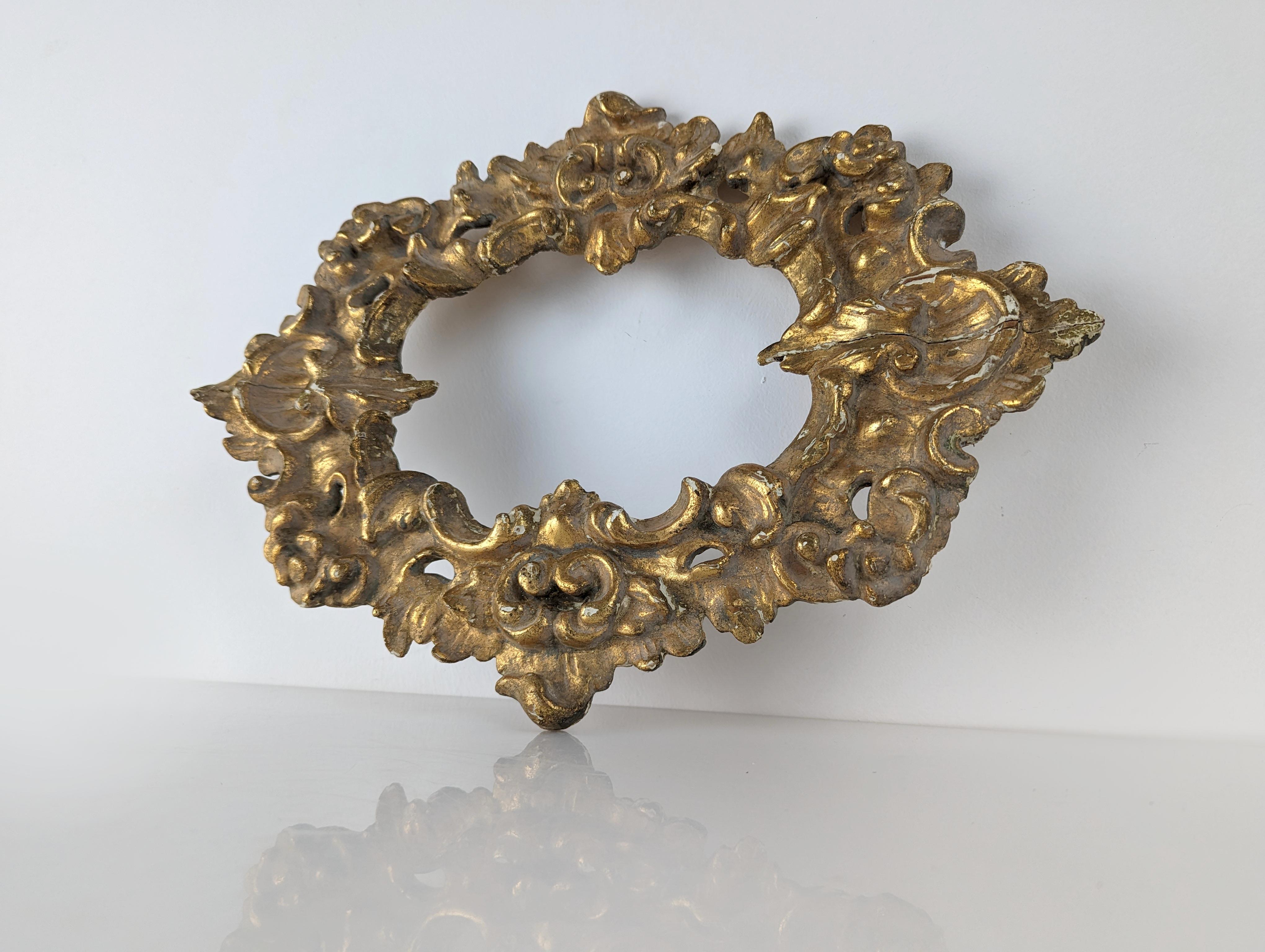 19th Century Old stuccoed wooden gilt frame For Sale