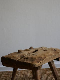 Vieux tabouret de dépoli suédois daté de 1819