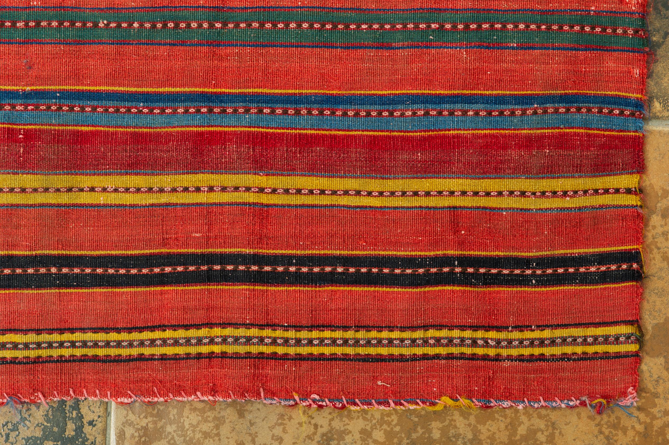Orientalischer Stoff aus altem Textil im Angebot 3