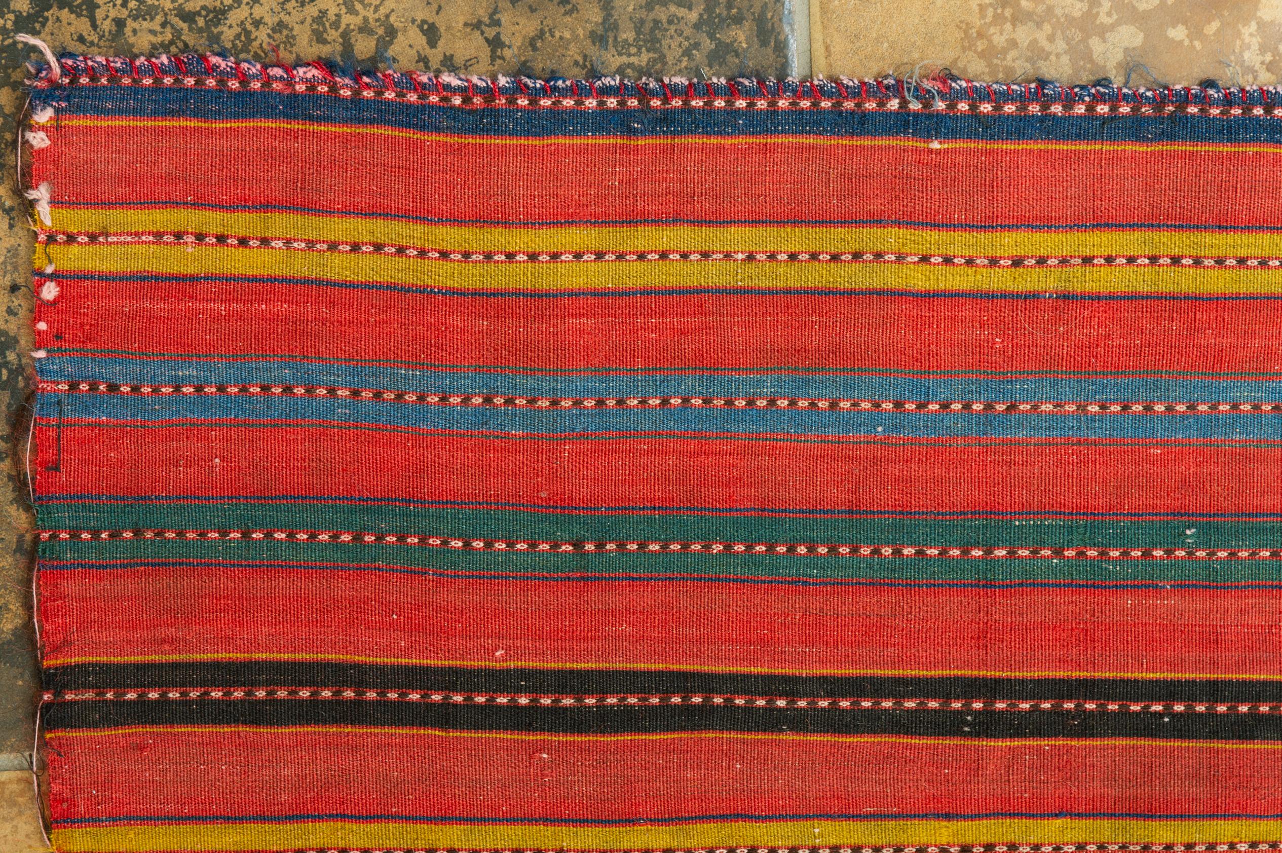 Orientalischer Stoff aus altem Textil (20. Jahrhundert) im Angebot