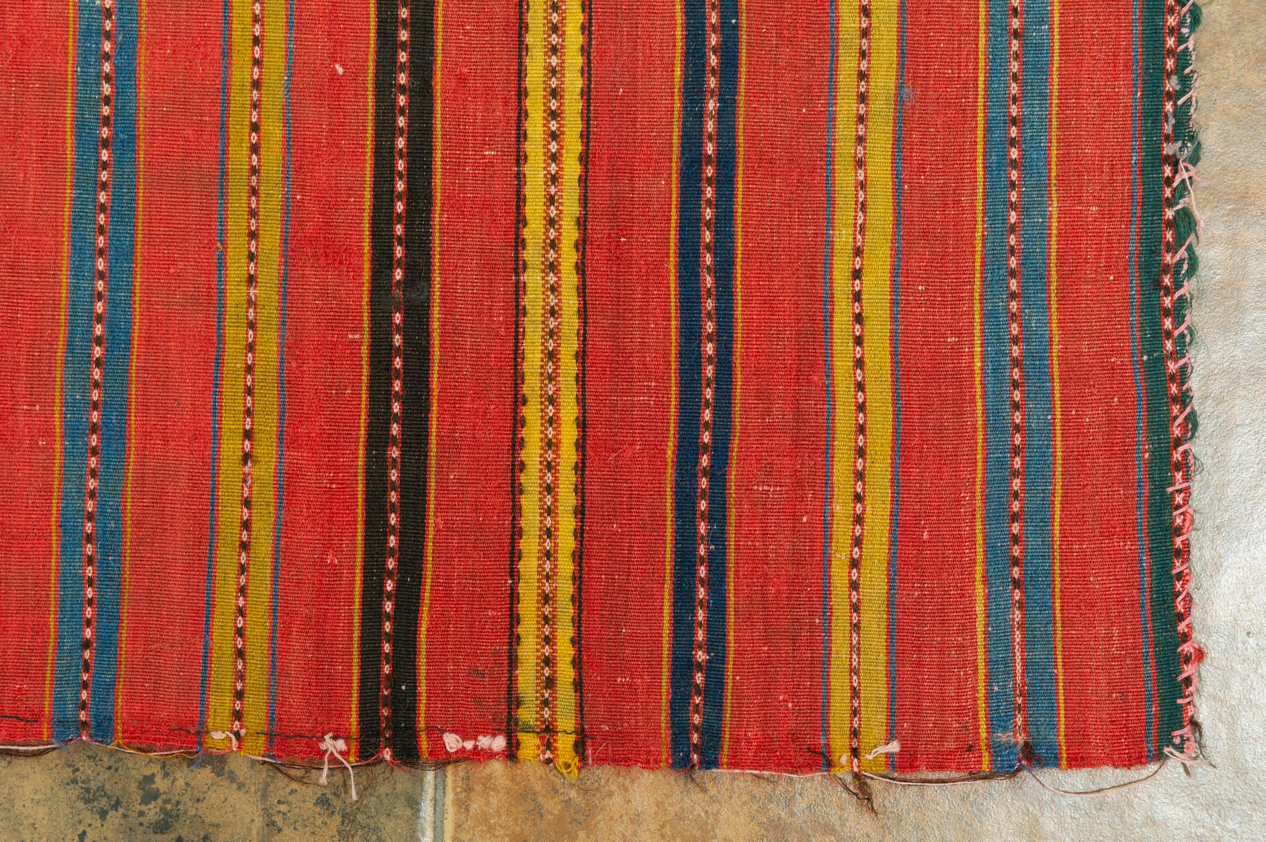 Orientalischer Stoff aus altem Textil (Wolle) im Angebot