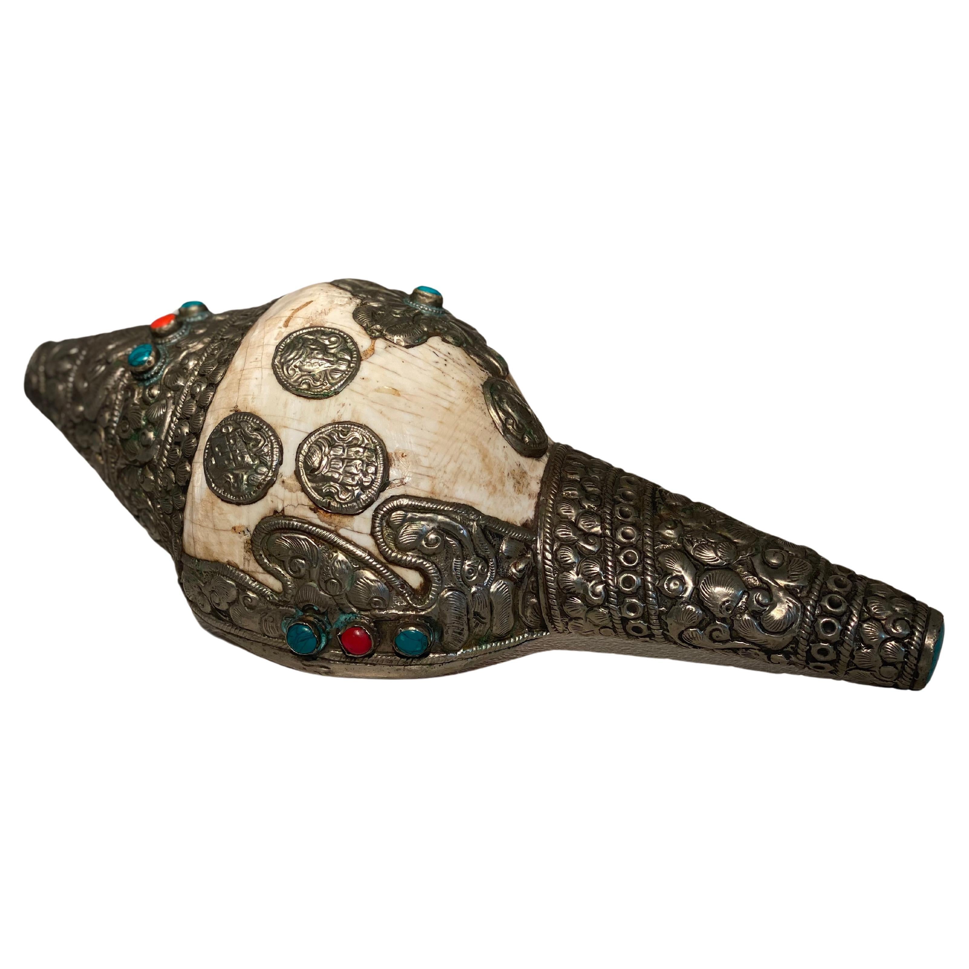 Antiguo cuerno de trompeta de caracola tibetana