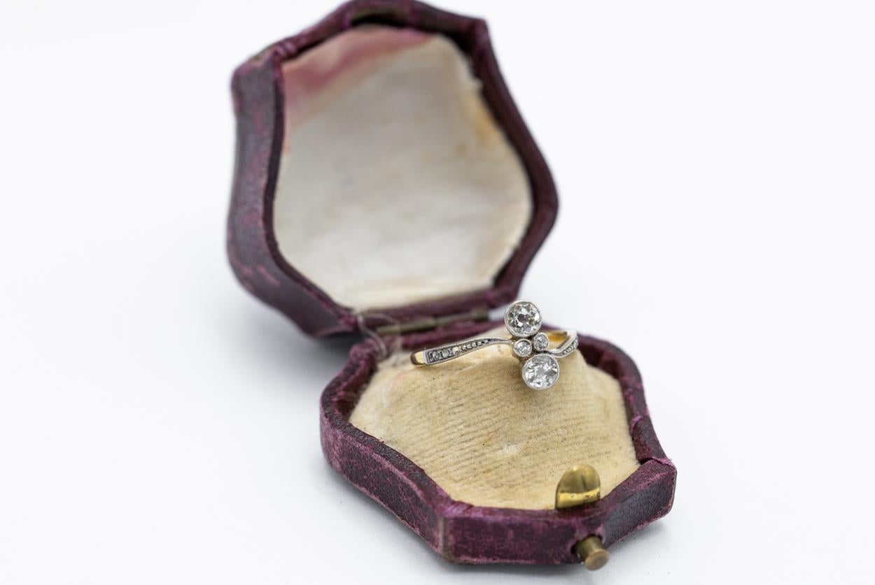 Women's or Men's Old toi et moi ring with old-cut diamonds, early 20th century For Sale