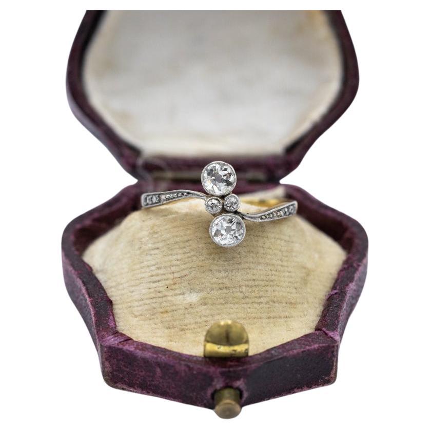 Old toi et moi ring with old-cut diamonds, early 20th century For Sale