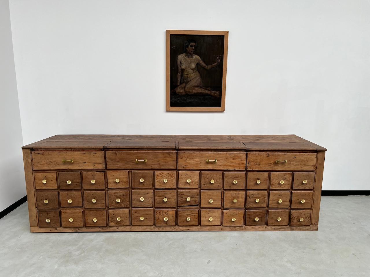 Superb piece of furniture from the 1920s in solid oak that we have completely restored. It consists of 36 drawers, 9 of which are full depth and the other 27 are 50 cm deep. This piece of furniture is magnificent and will bring a very special