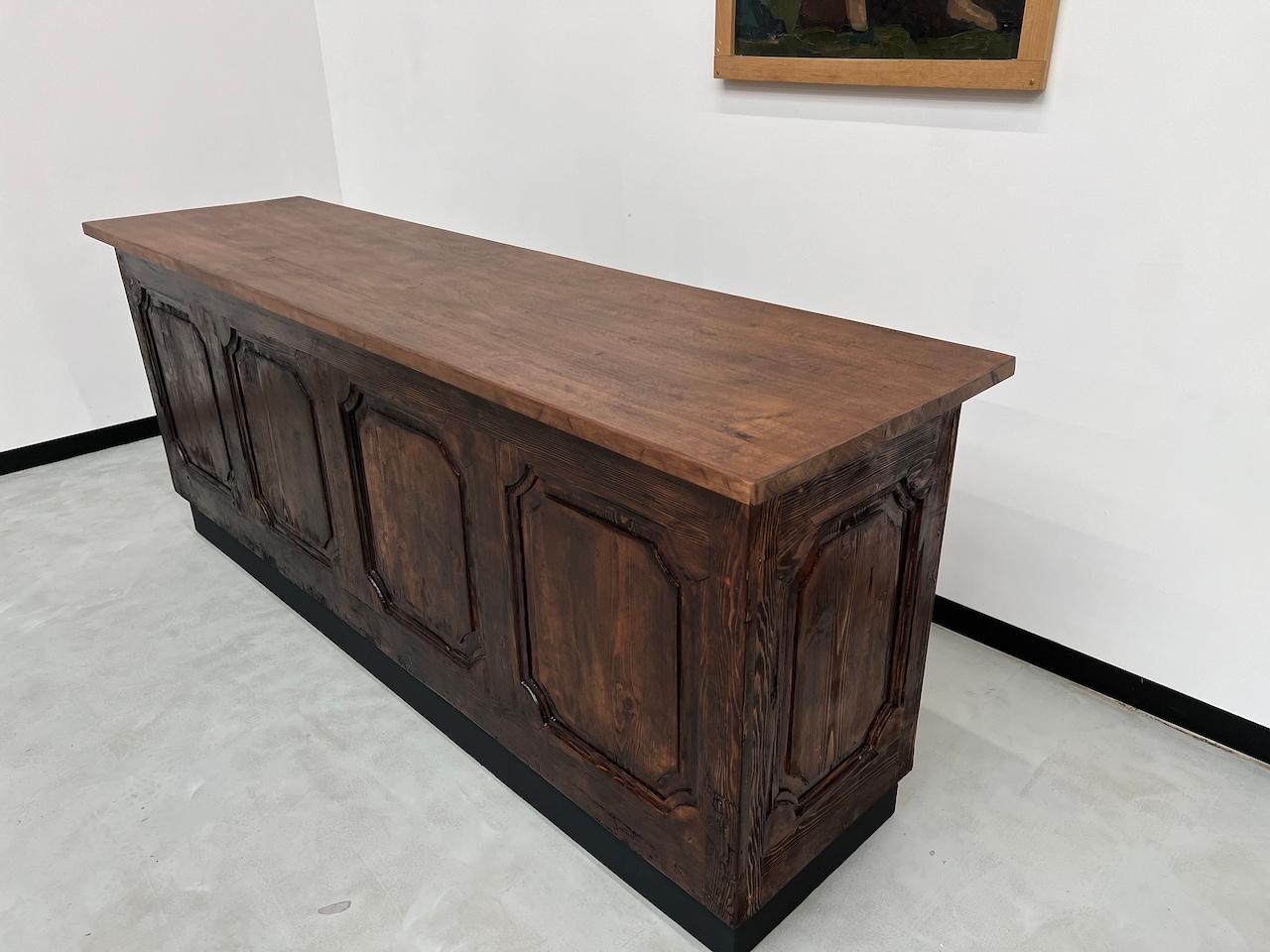 French Old trading counter with drawers, fully restored. For Sale