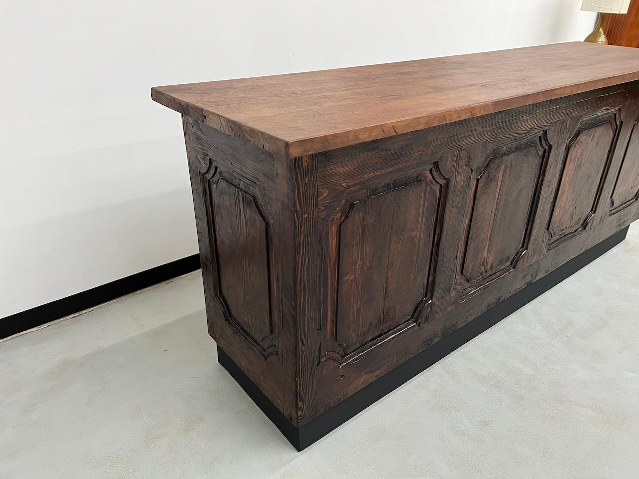 Mid-20th Century Old trading counter with drawers, fully restored. For Sale