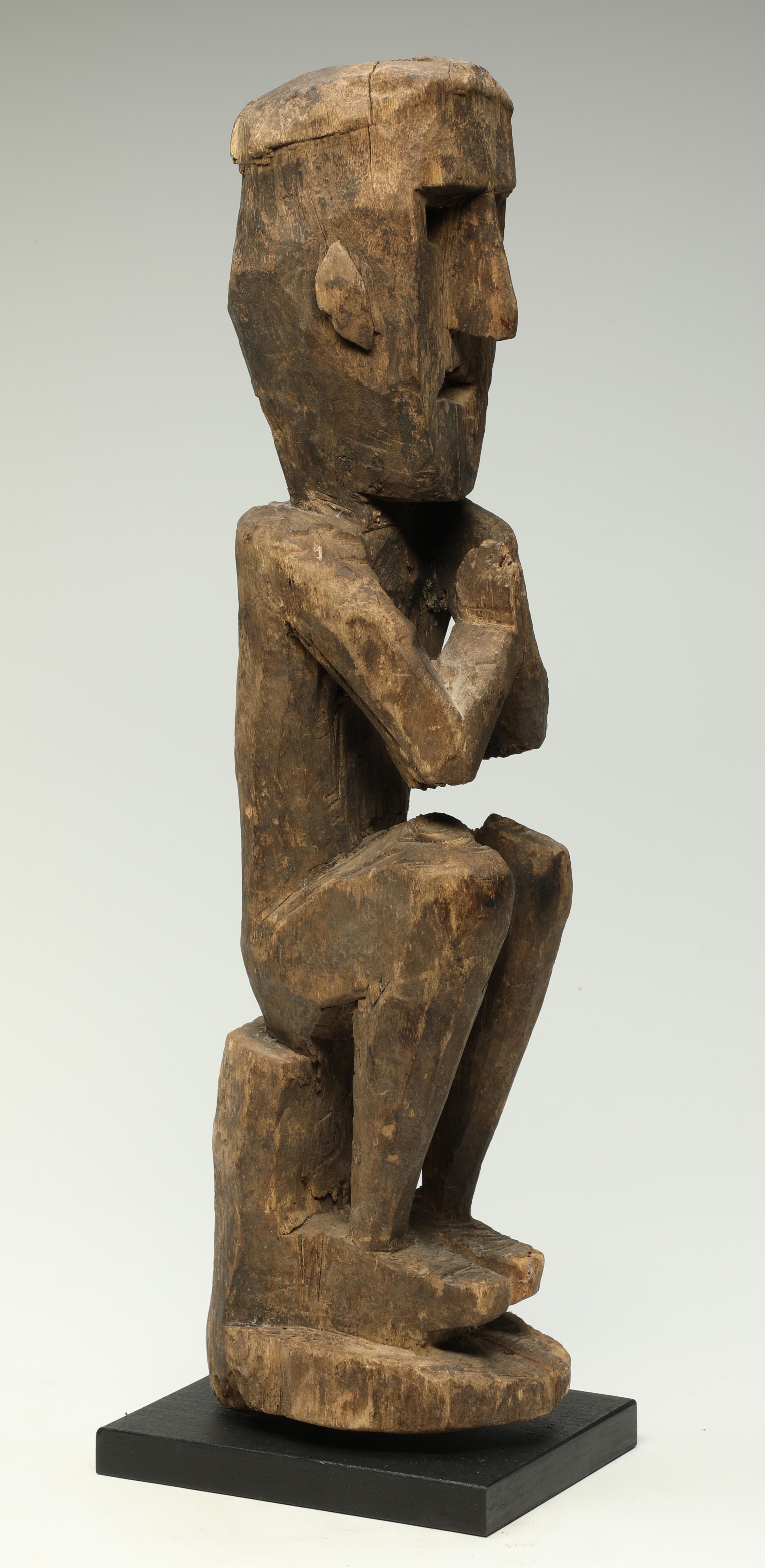 Pierre Ancienne figurine tribale cubiste squattant au printemps népalaise Namaste Asie du début du 20e siècle en vente