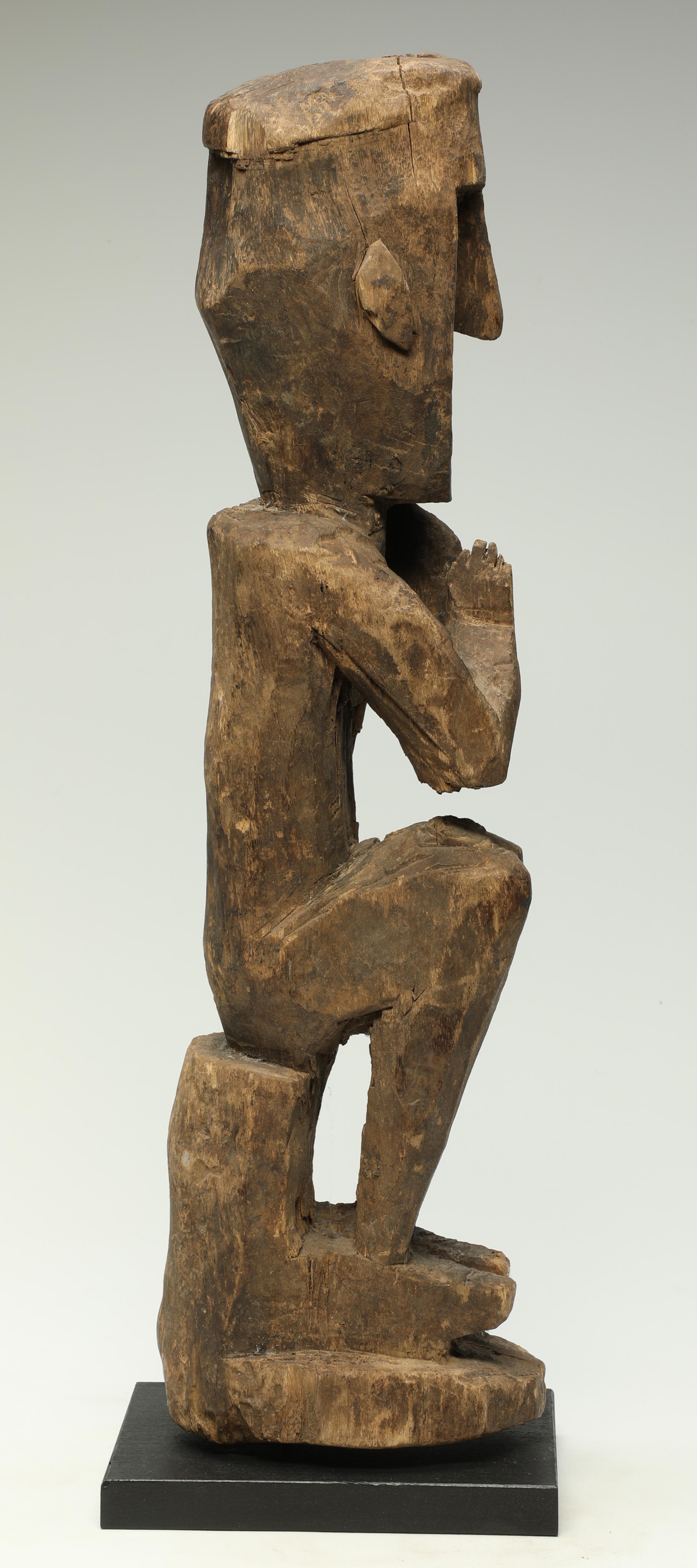 Ancienne figurine tribale cubiste squattant au printemps népalaise Namaste Asie du début du 20e siècle en vente 1
