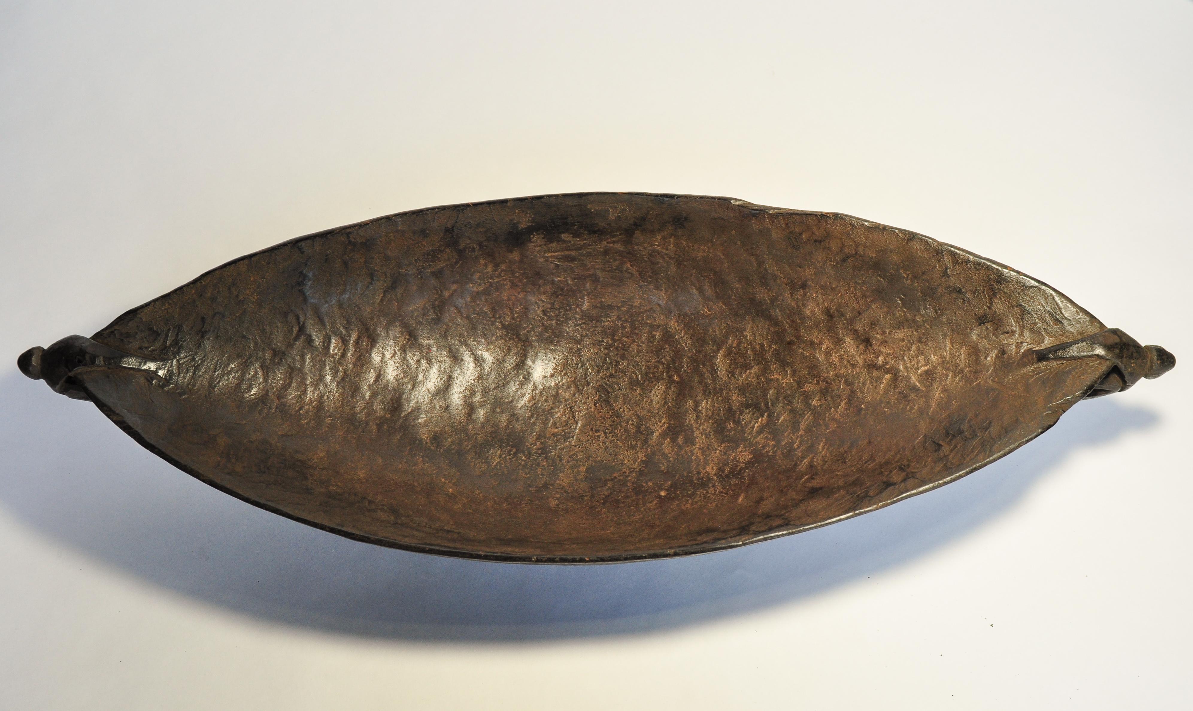 Old Tribal Wooden Bowl, Siassi Island Papua New Guinea, Mid-20th Century 11
