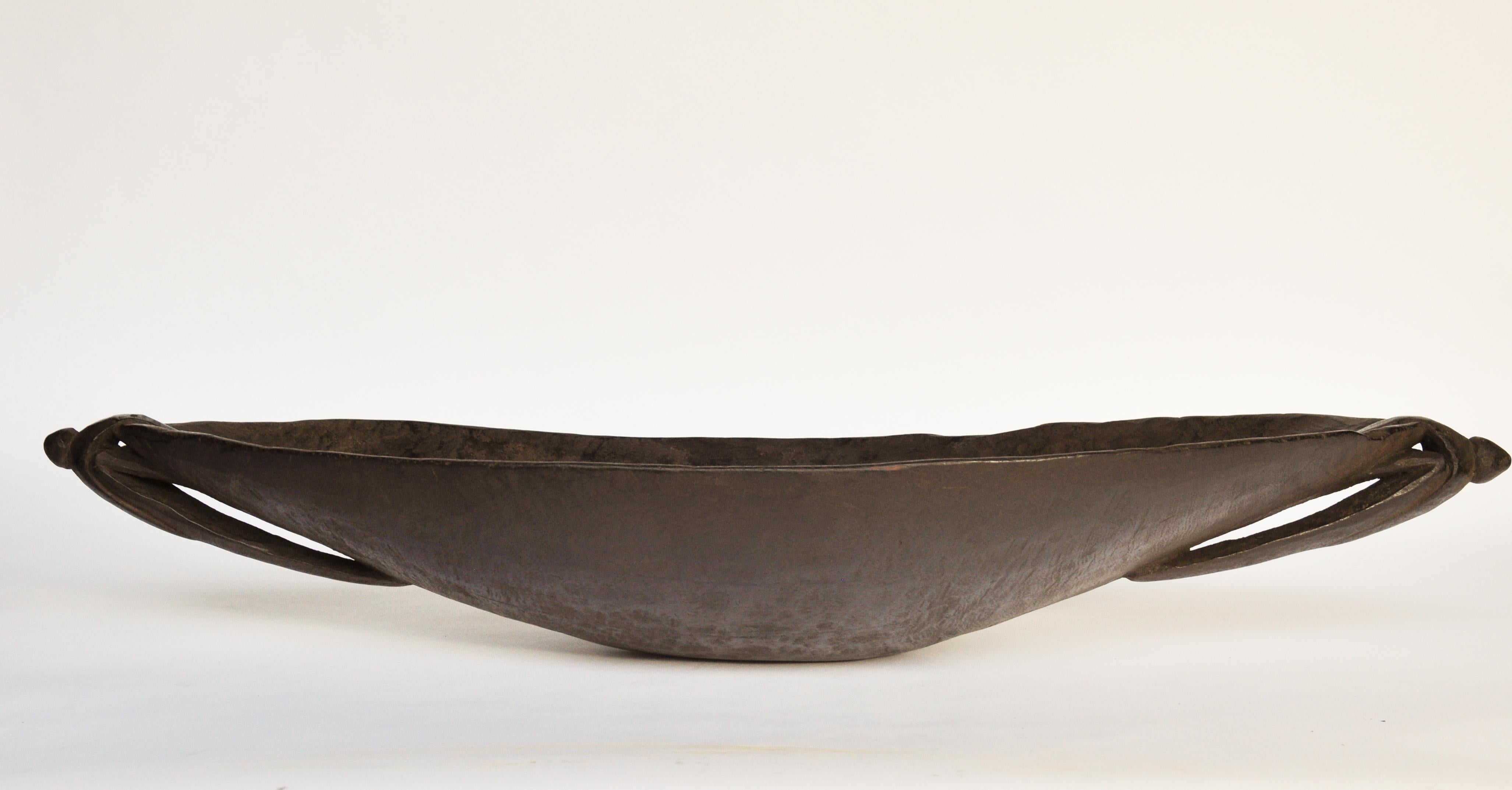 Old Tribal Wooden Bowl, Siassi Island Papua New Guinea, Mid-20th Century 12