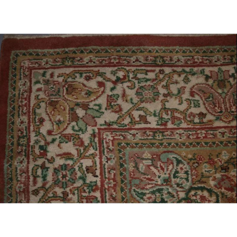 Old Turkish Isparta Carpet, of Traditional Medallion Design In Excellent Condition For Sale In Moreton-In-Marsh, GB