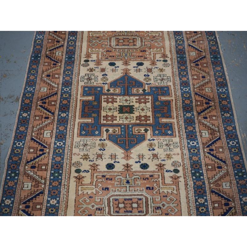 Old Turkish Kars-Teppich mit kaukasischem Kazak-Design, ca. 50 Jahre alt (Türkisch) im Angebot