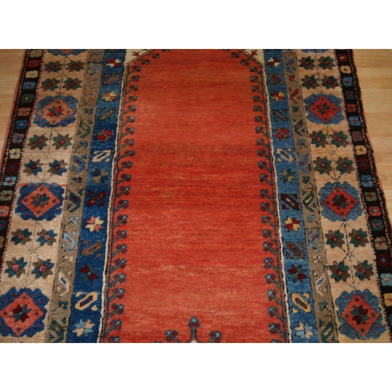 Old Turkish Konya Prayer Rug of Traditional Design In Excellent Condition For Sale In Moreton-In-Marsh, GB