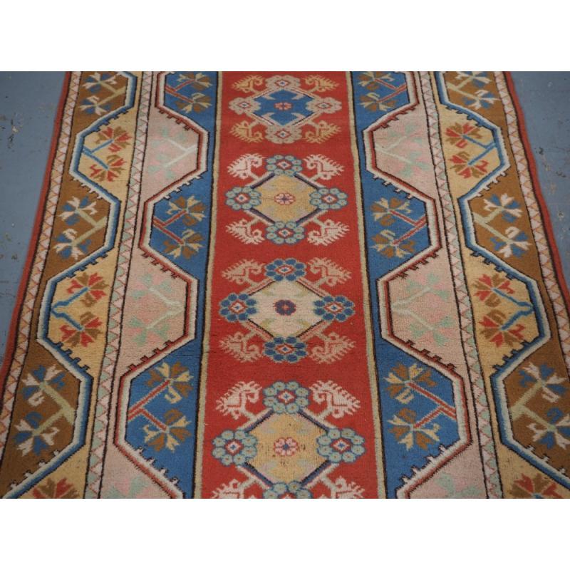Antigua Alfombra Turca Milas De Diseño Tradicional De Medallón Pequeño, Circa 1960 en Excelente estado para la venta en Moreton-In-Marsh, GB