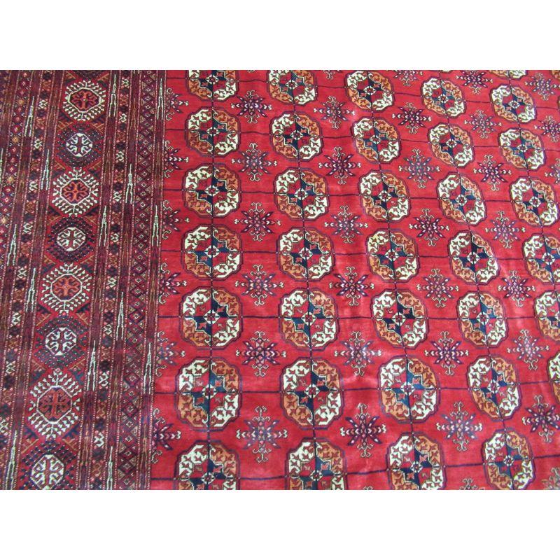Old Turkmen Carpet Of Traditional Tekke Design R-2252 In Excellent Condition For Sale In Moreton-In-Marsh, GB