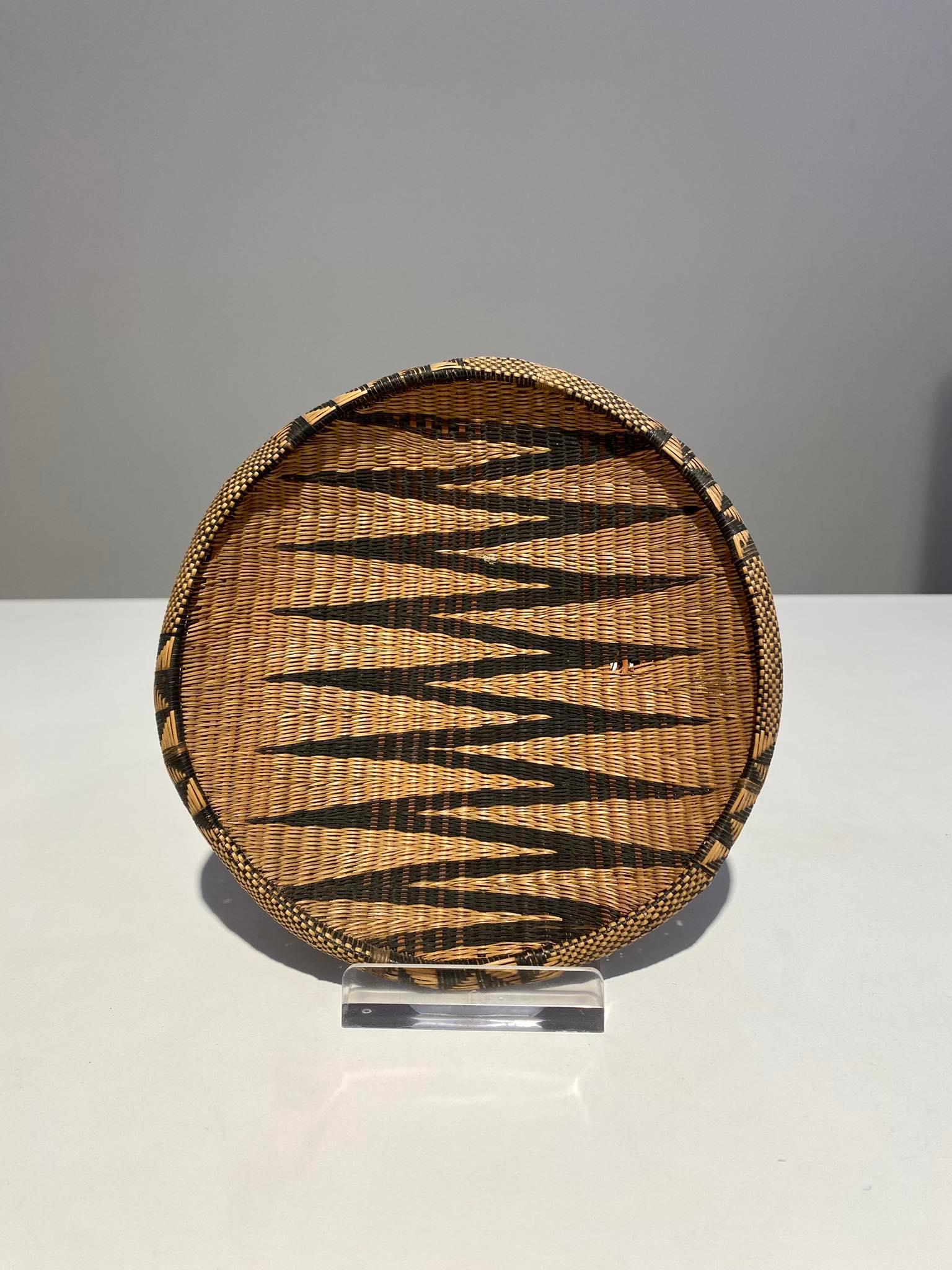 Old Tutsi Basket - Rwanda - African Basketry Late 19th Century African Art Congo For Sale 4