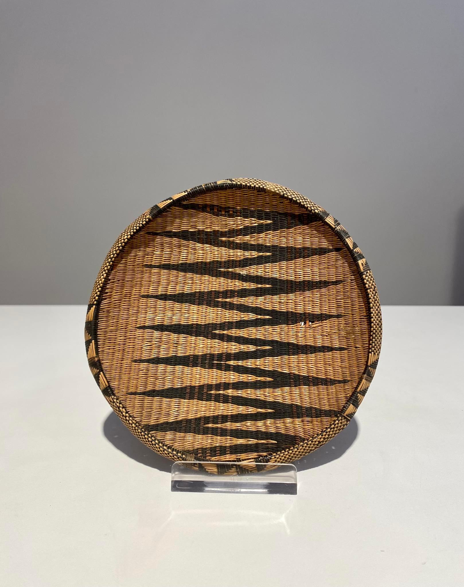 Old Tutsi Basket - Rwanda - African Basketry Late 19th Century African Art Congo For Sale 5