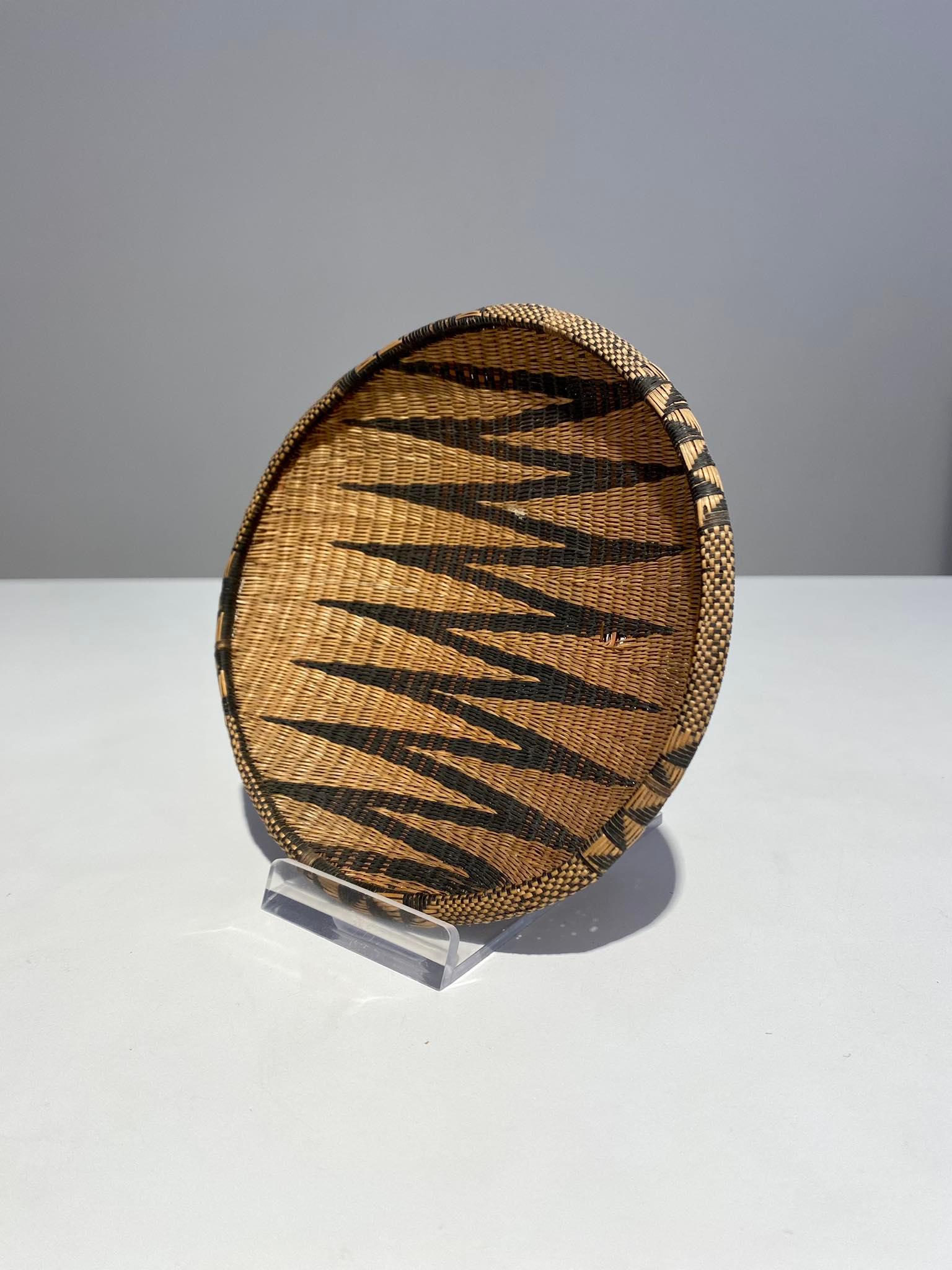 Old Tutsi Basket - Rwanda - African Basketry Late 19th Century African Art Congo In Good Condition For Sale In Leuven, BE
