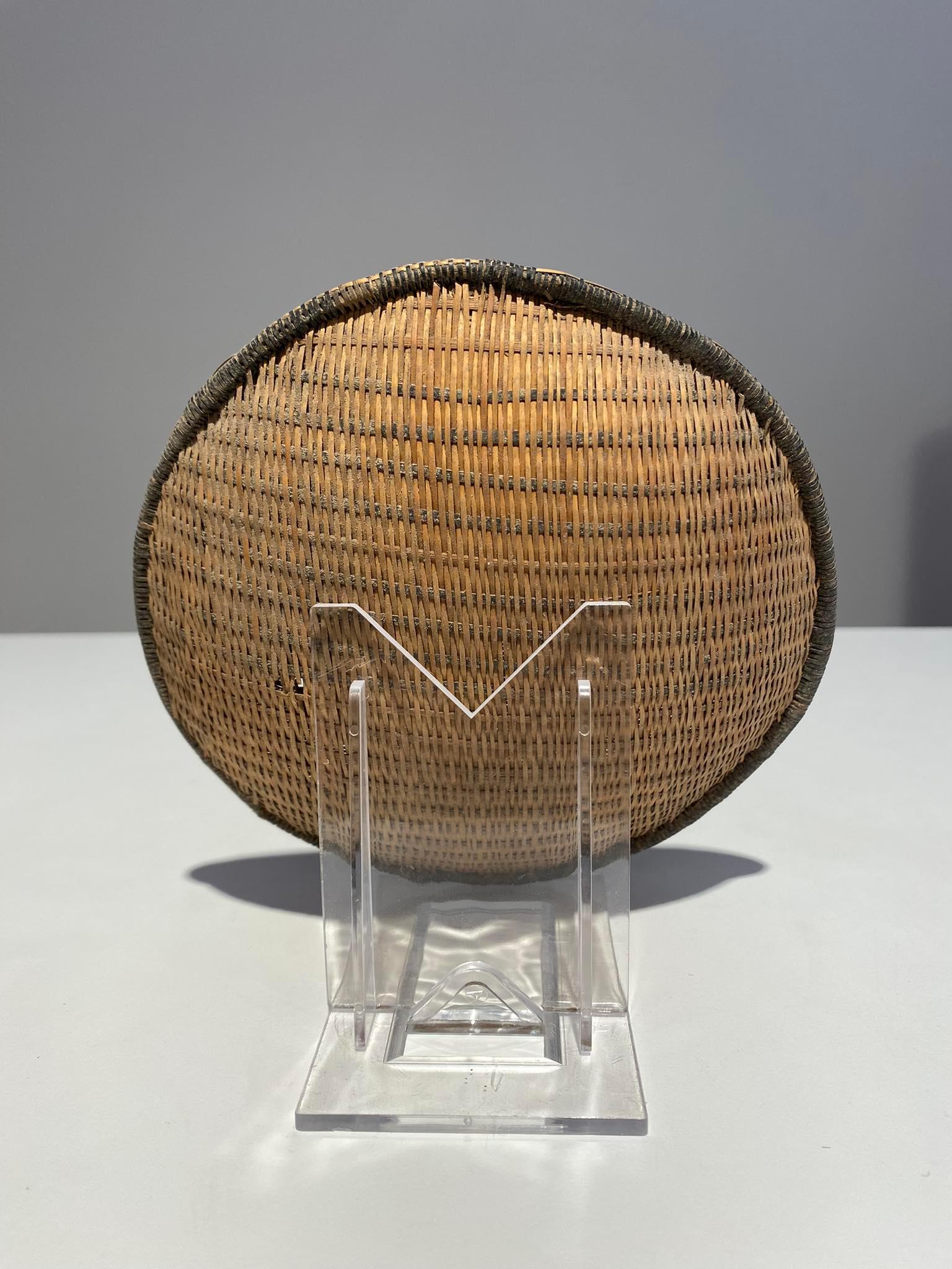 Wicker Old Tutsi Basket - Rwanda - African Basketry Late 19th Century African Art Congo For Sale