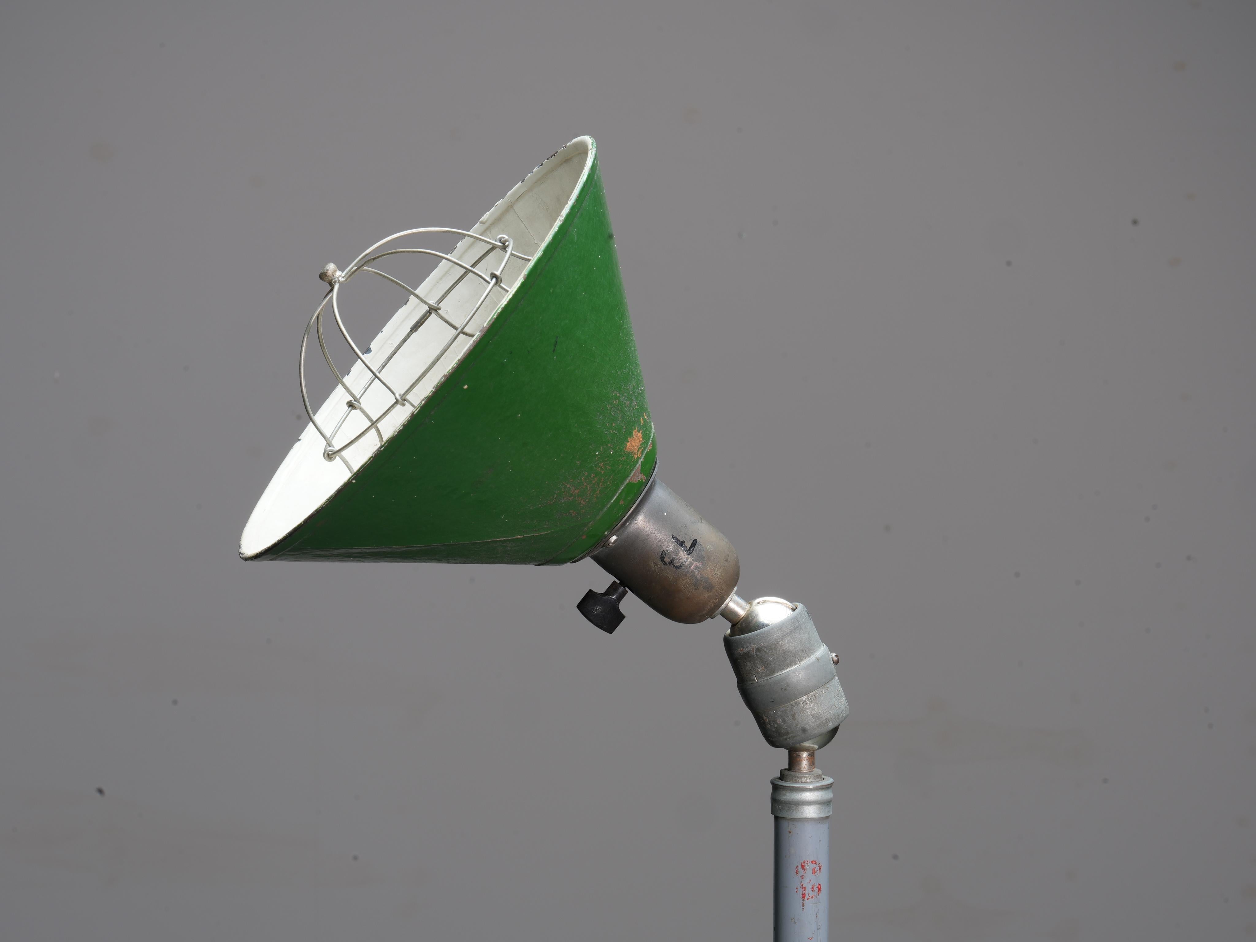 Peint Ancienne lampe Triplex de Johan Petterson avec abat-jour vert, Suède, années 1930 en vente